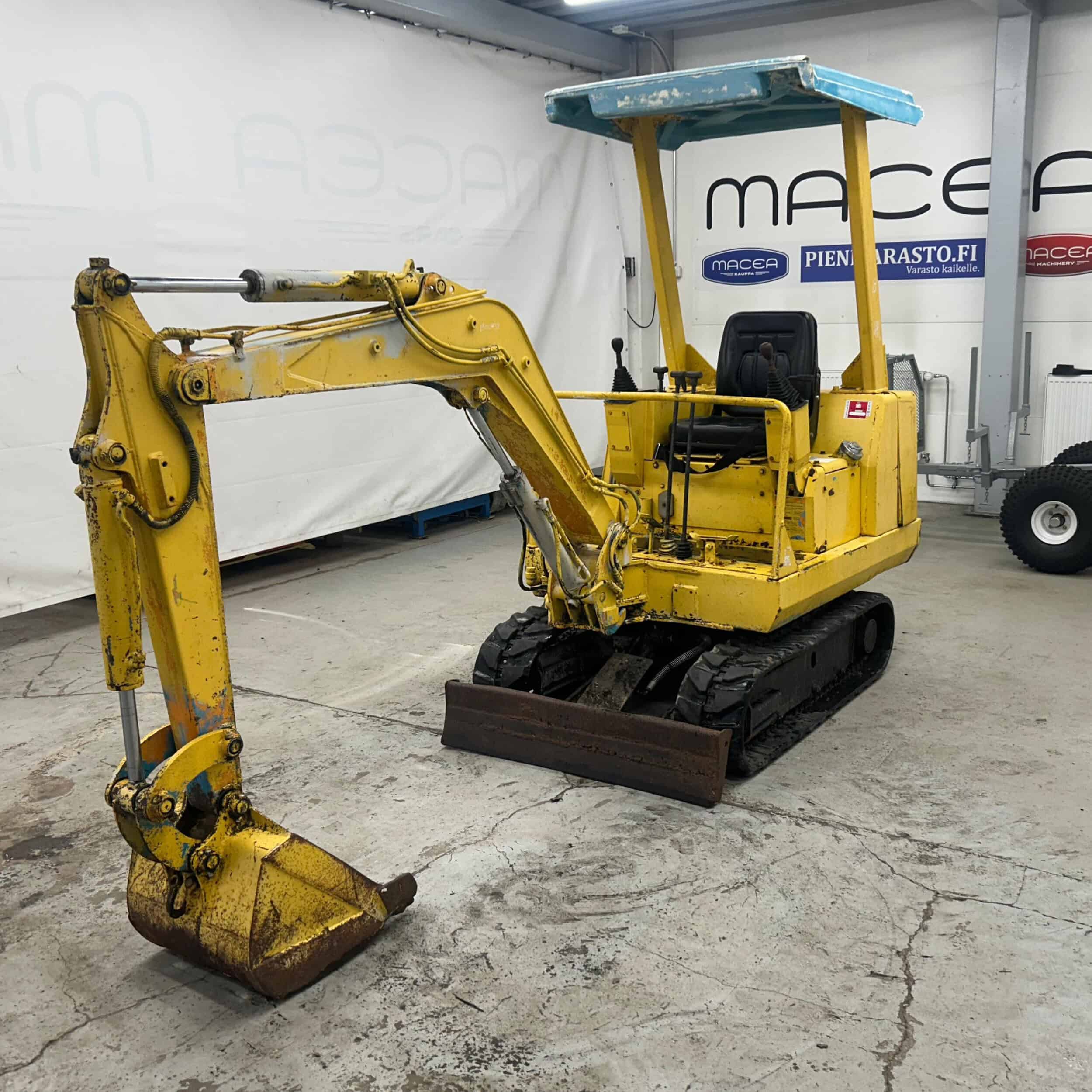 Hanix N150, minikaivuri tyvitaitolla