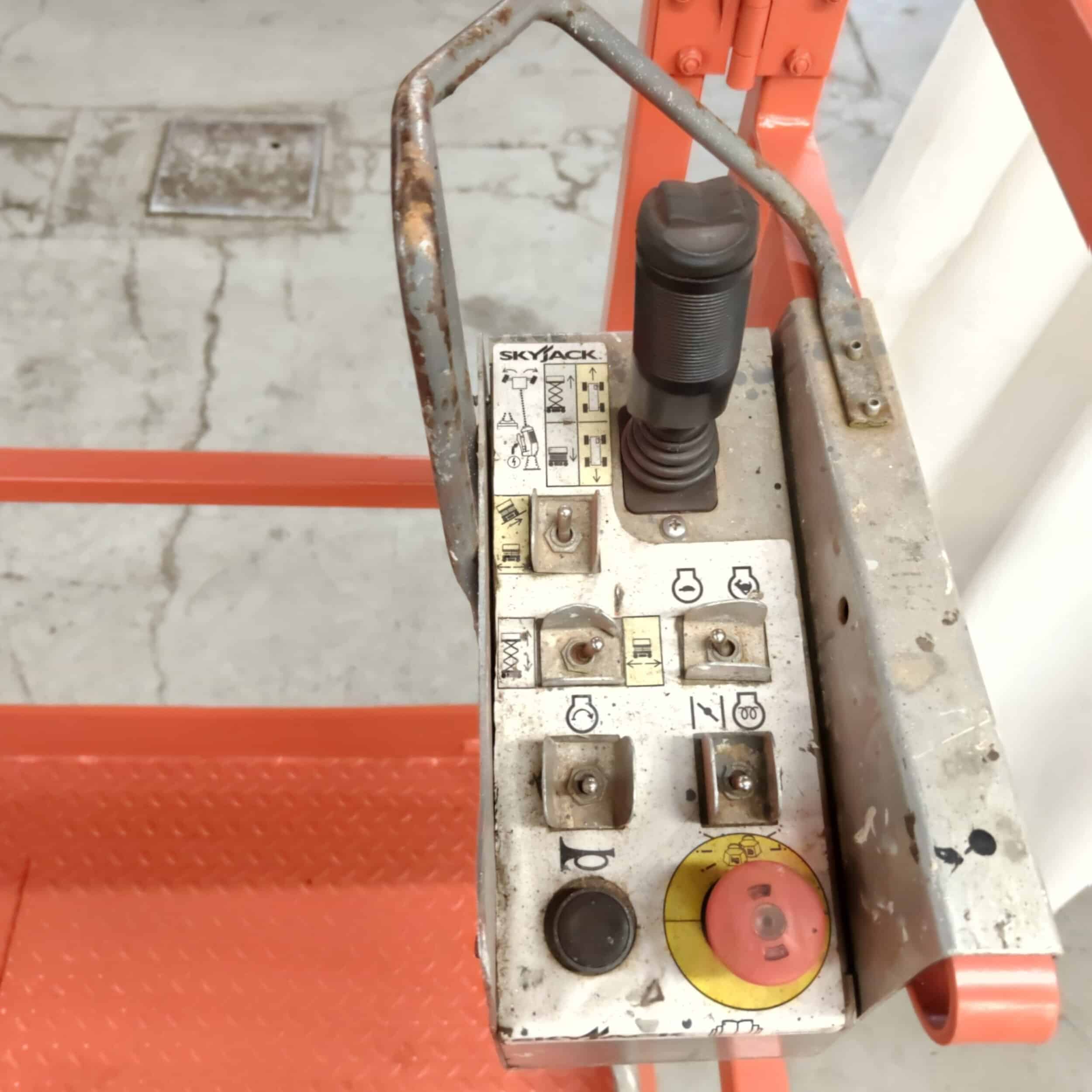 Skyjack SJ6832RT Saksilavanostin - Image 17