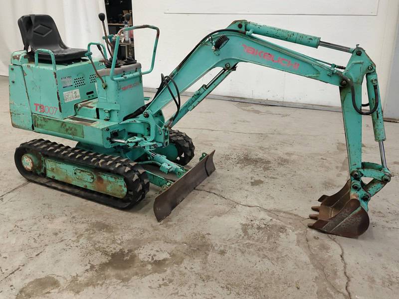 Takeuchi TB007 Minikaivuri Levenevällä alavaunulla