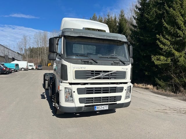Volvo fm12 8x4 Alusta VM 2004 - Image 4