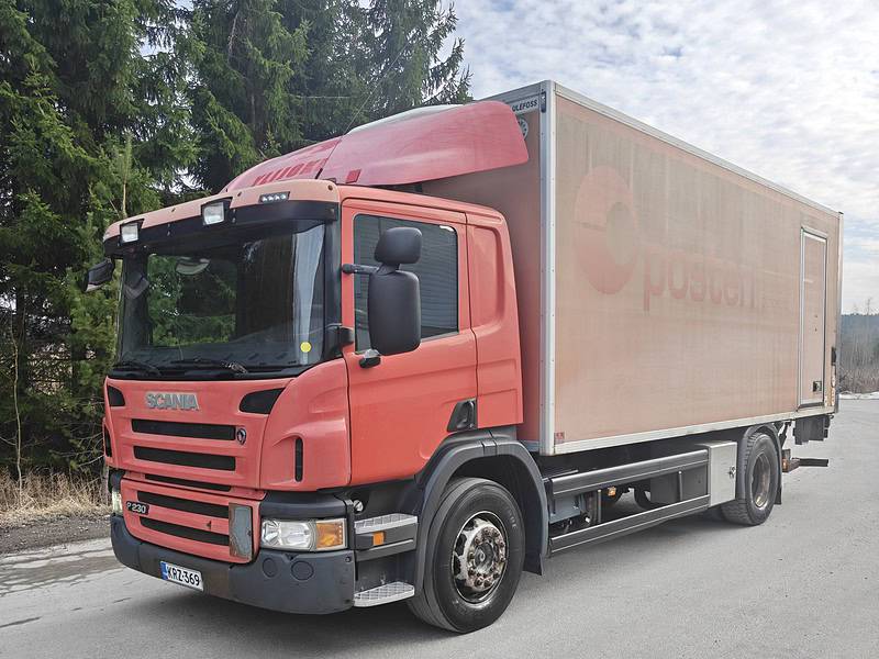 Scania p230 4x2 umpikaappi perälautanostimella vm 2010