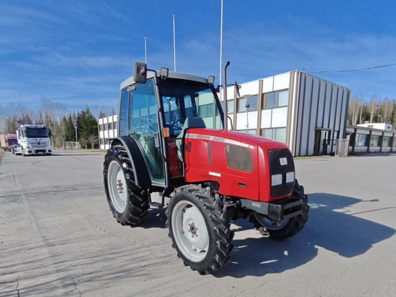 MASSEY FERGUSON MF2220-4wd Traktori