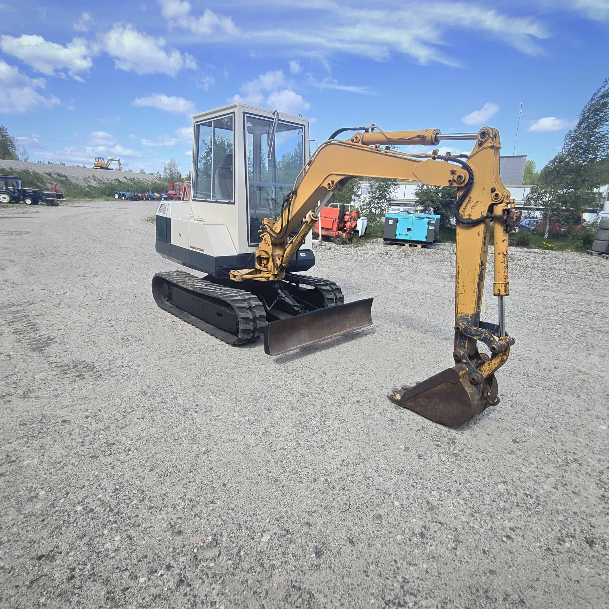 KOMATSU PC20-5 Käytetty kumitelainen minikaivuri - Image 3