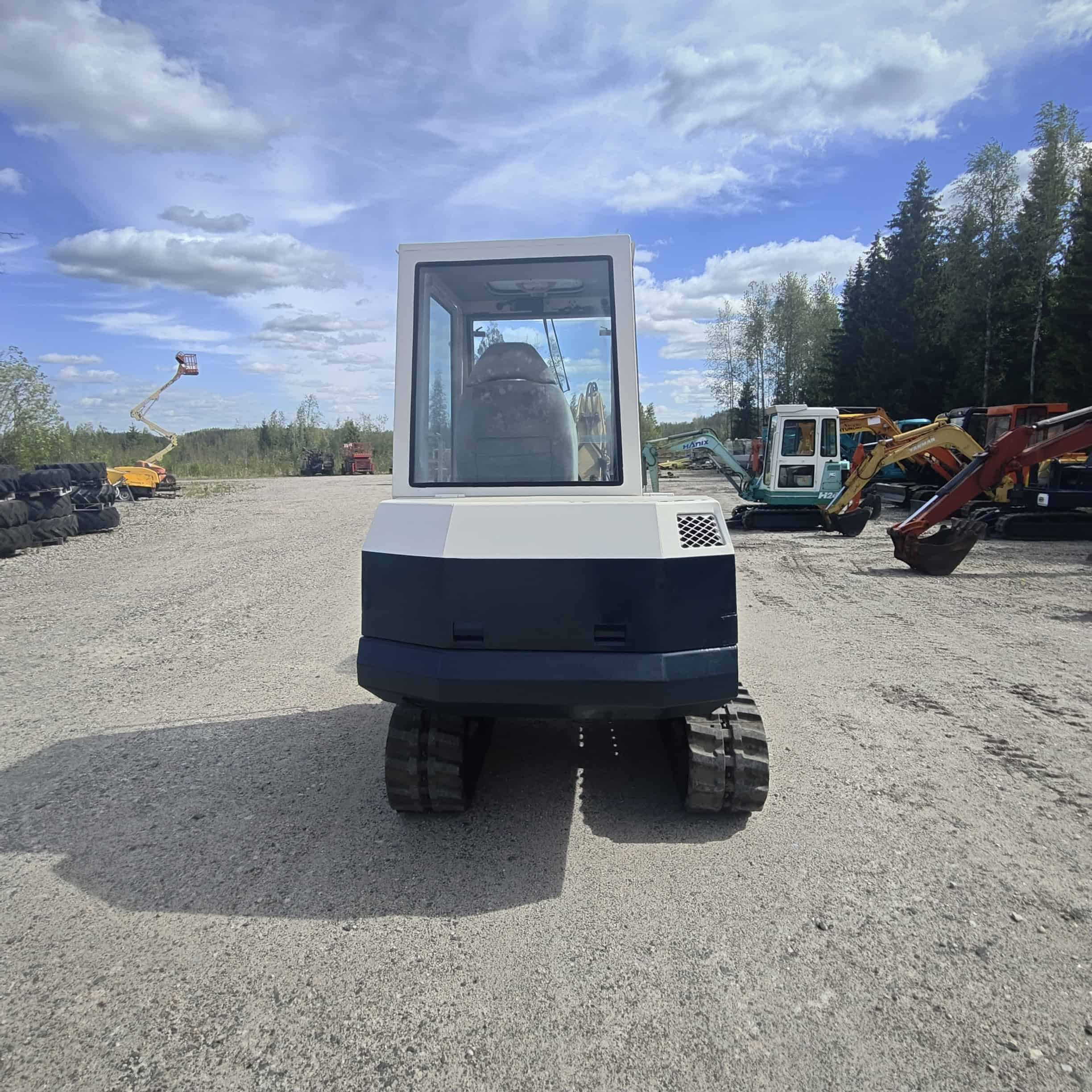 KOMATSU PC20-5 Käytetty kumitelainen minikaivuri - Image 6