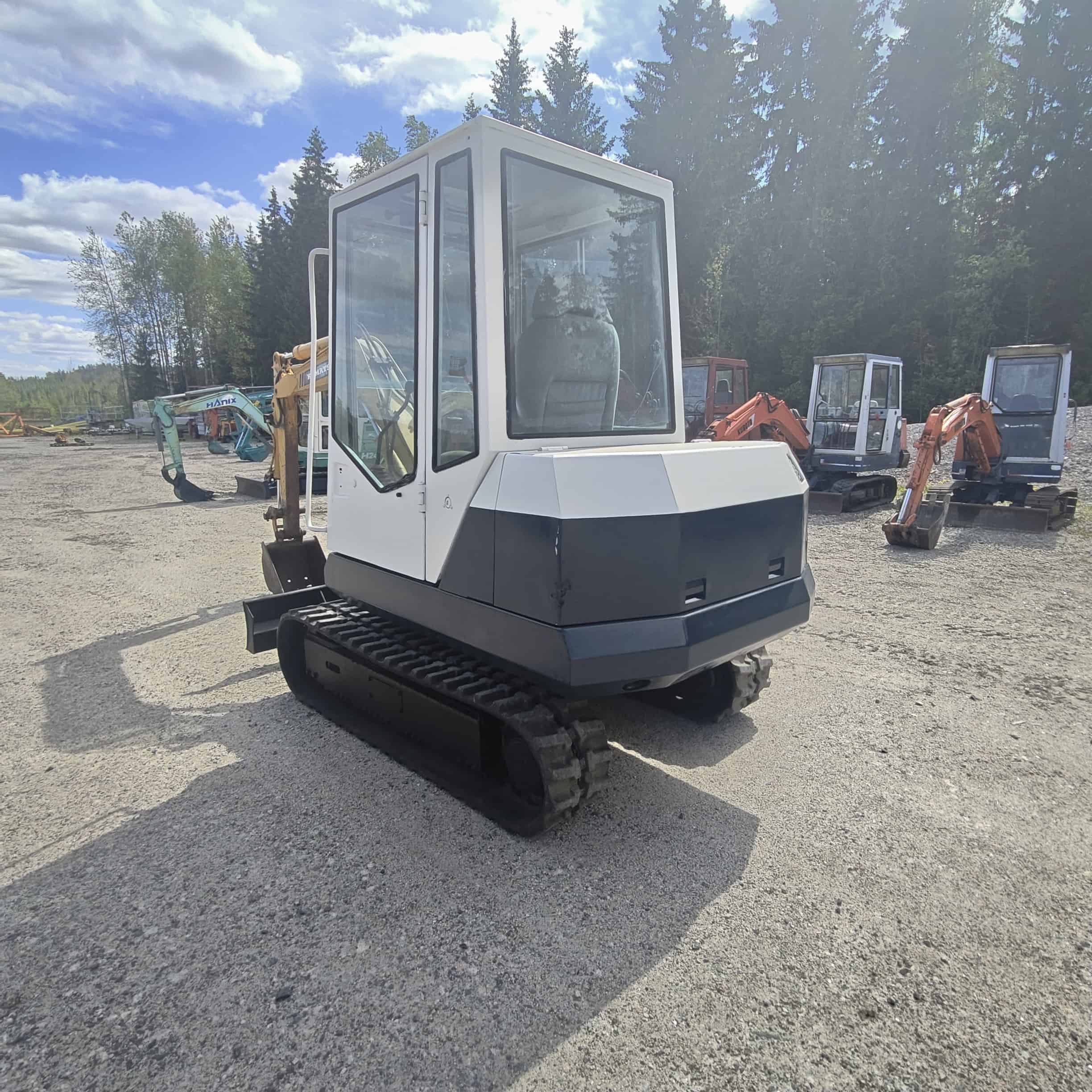 KOMATSU PC20-5 Käytetty kumitelainen minikaivuri - Image 7