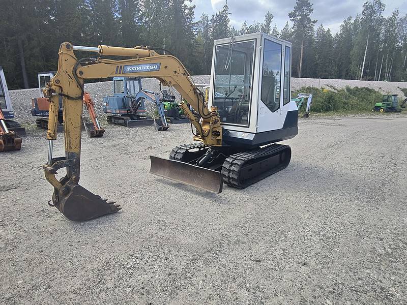 KOMATSU PC20-5 Käytetty kumitelainen minikaivuri
