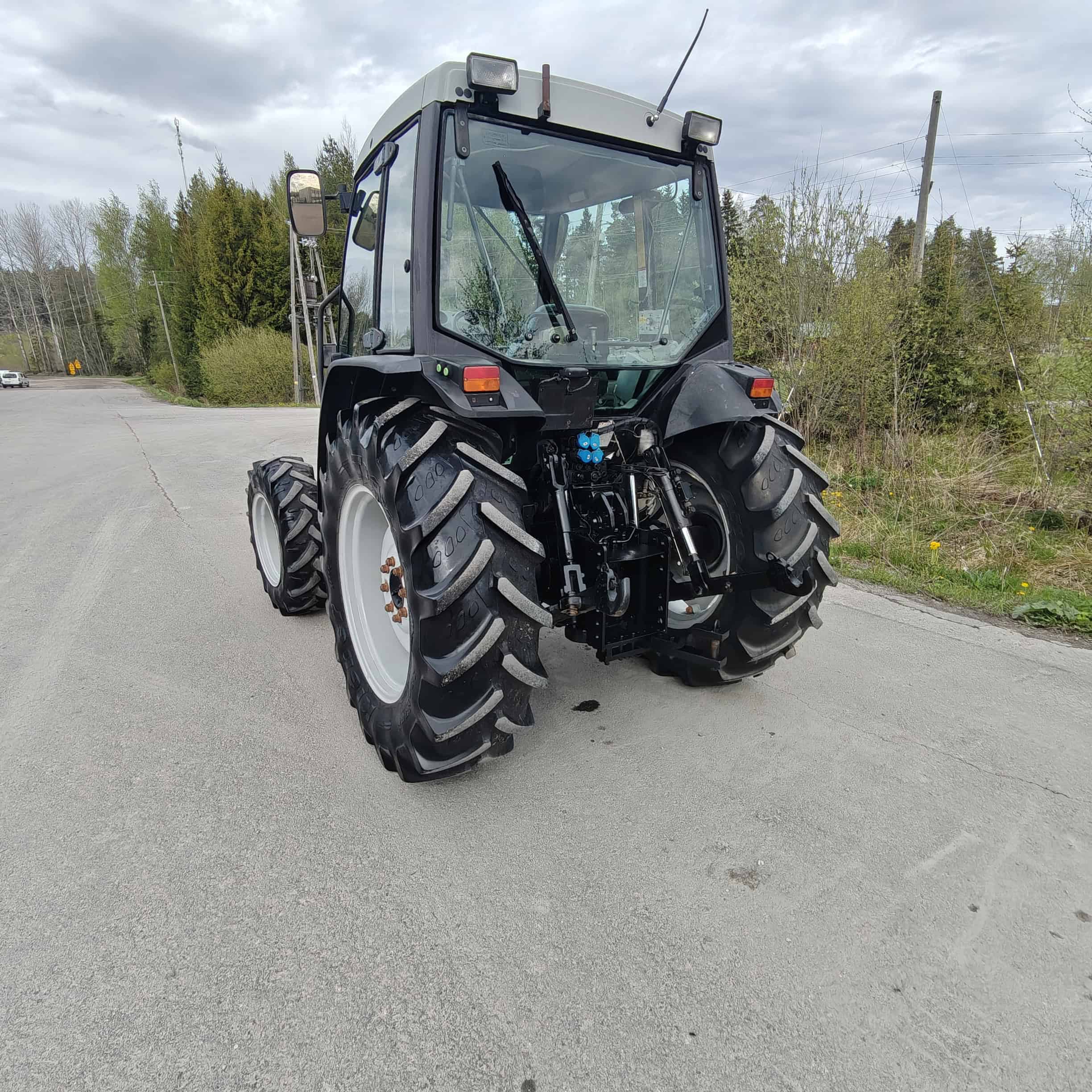 MASSEY FERGUSON MF2220 4WD Traktori - Image 8