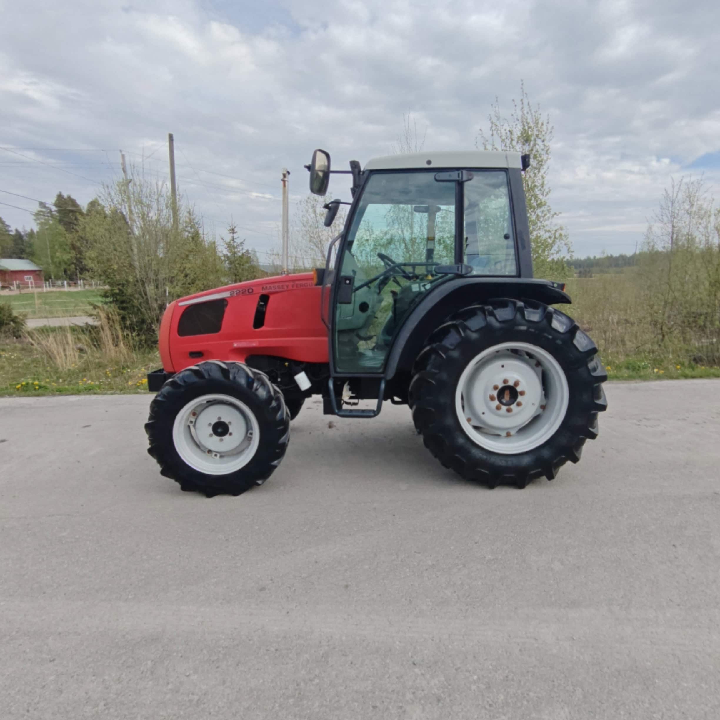 MASSEY FERGUSON MF2220 4WD Traktori - Image 7