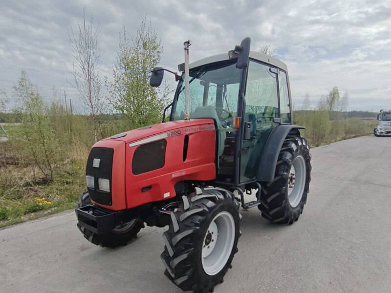 MASSEY FERGUSON MF2220 4WD Traktori