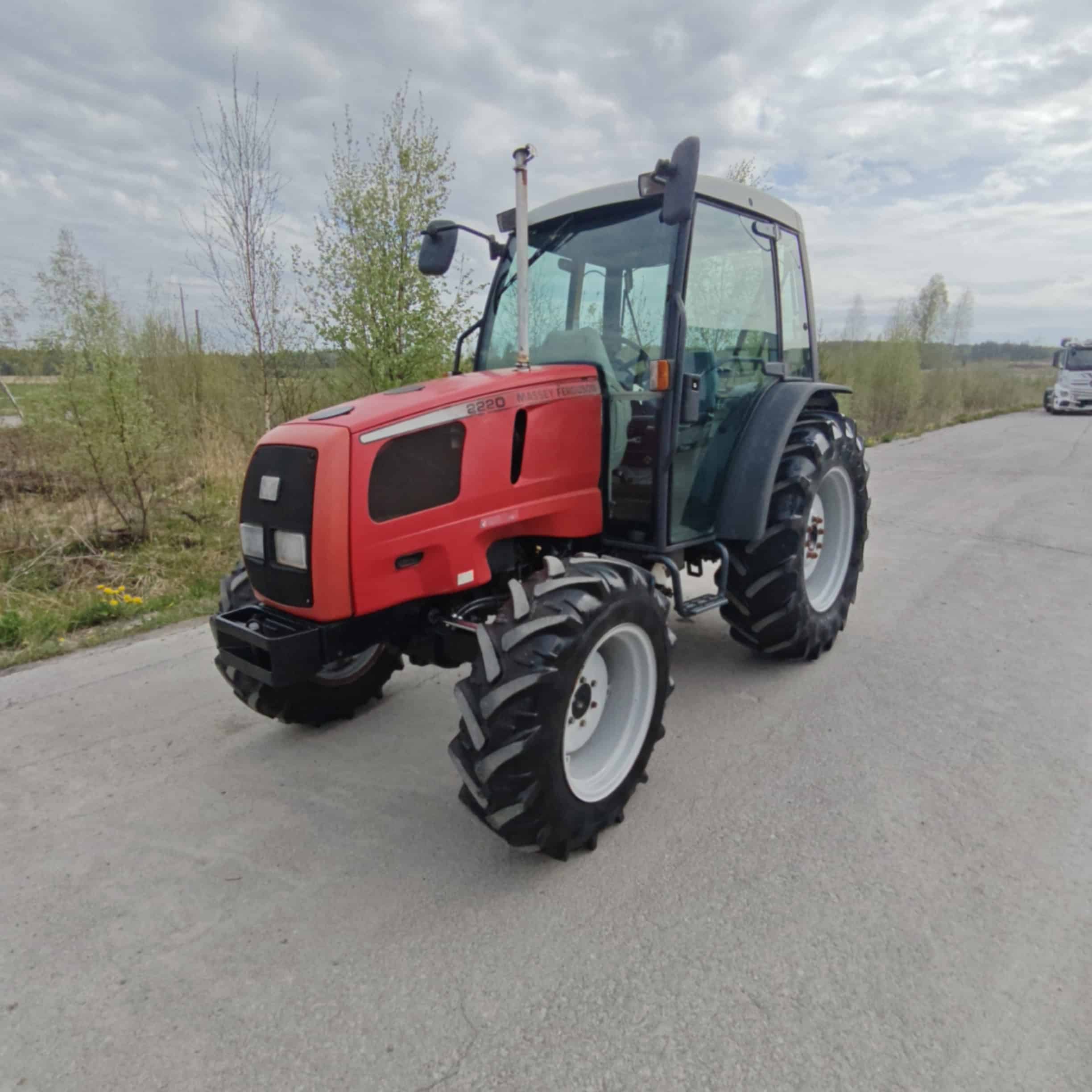 MASSEY FERGUSON MF2220 4WD Traktori