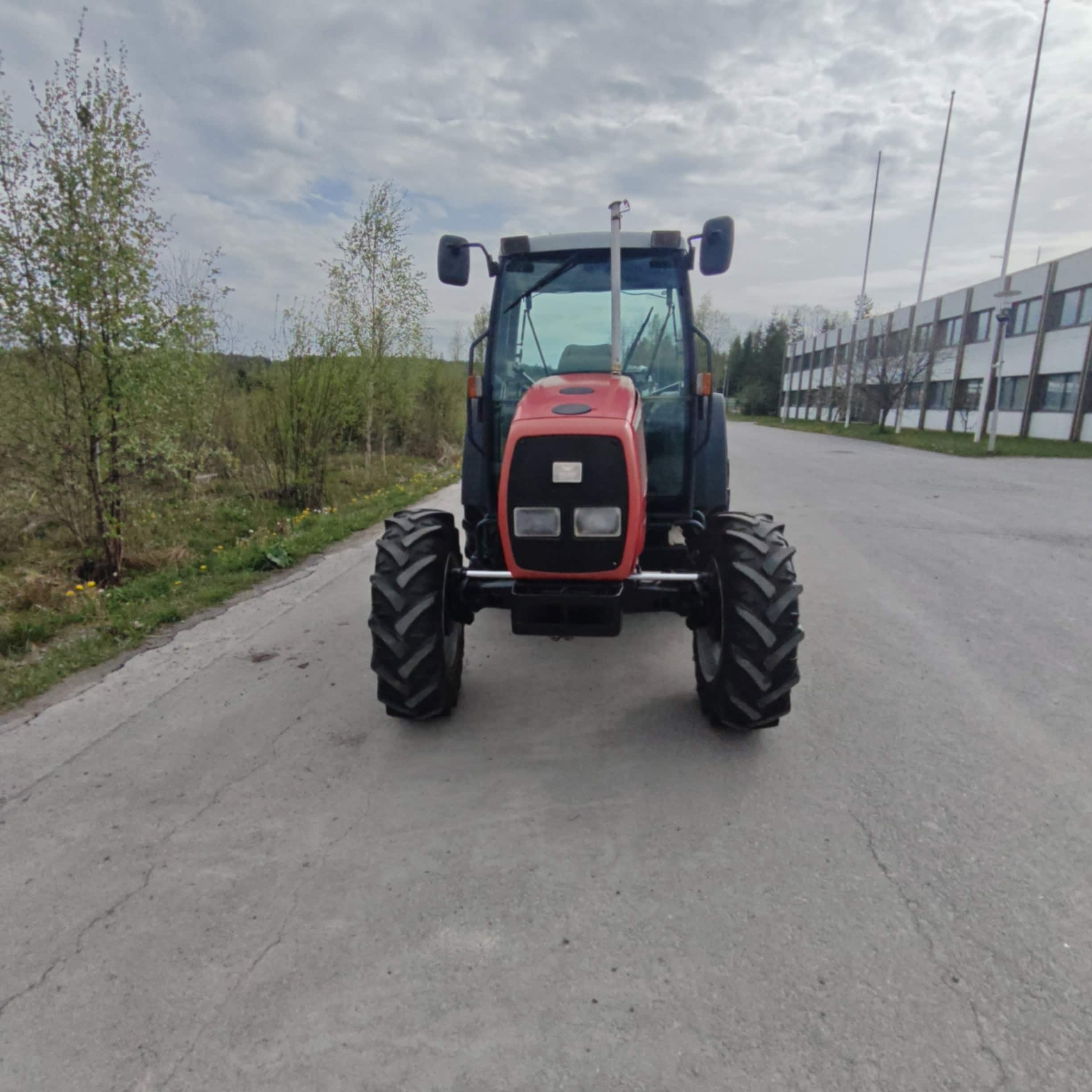 MASSEY FERGUSON MF2220 4WD Traktori - Image 5