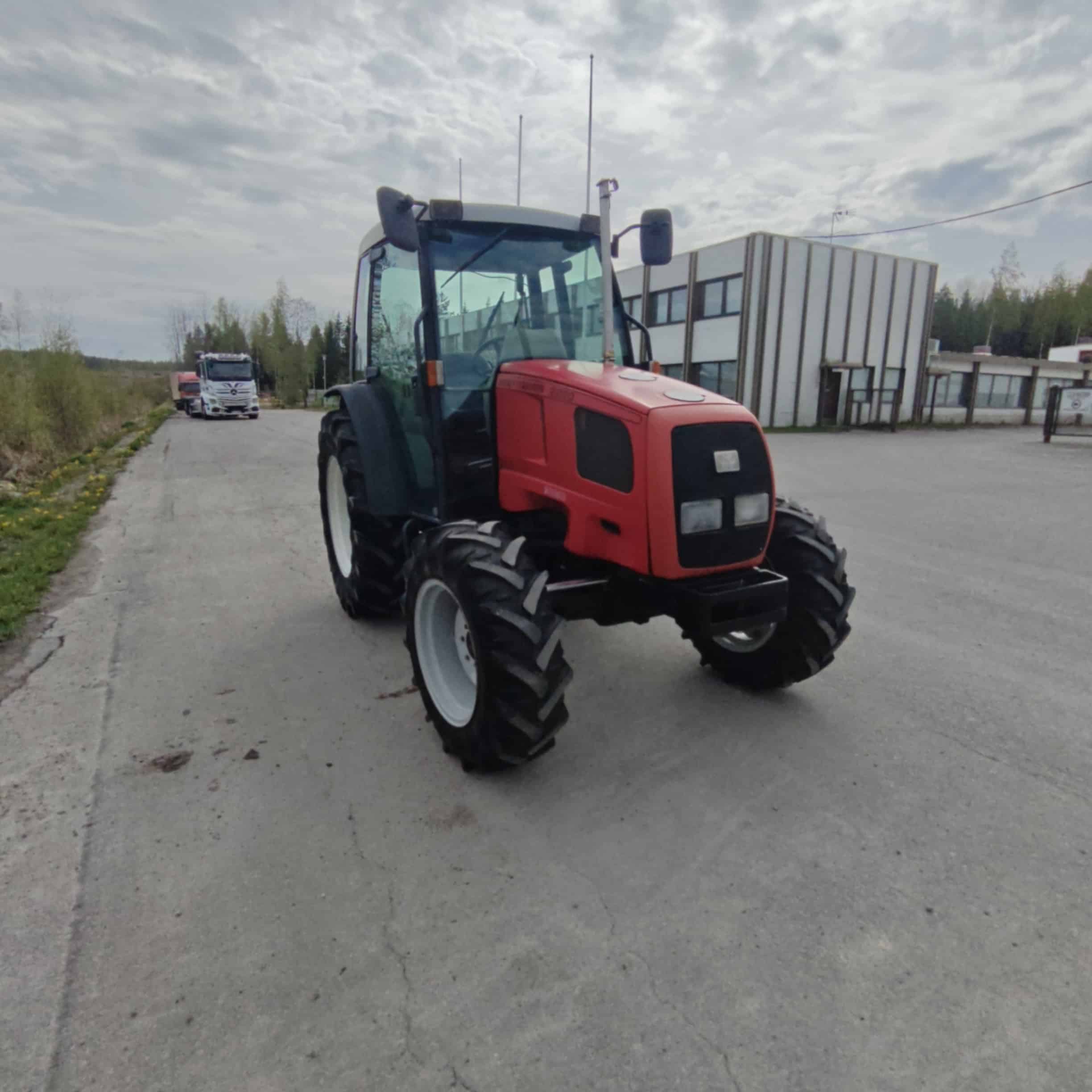 MASSEY FERGUSON MF2220 4WD Traktori - Image 3