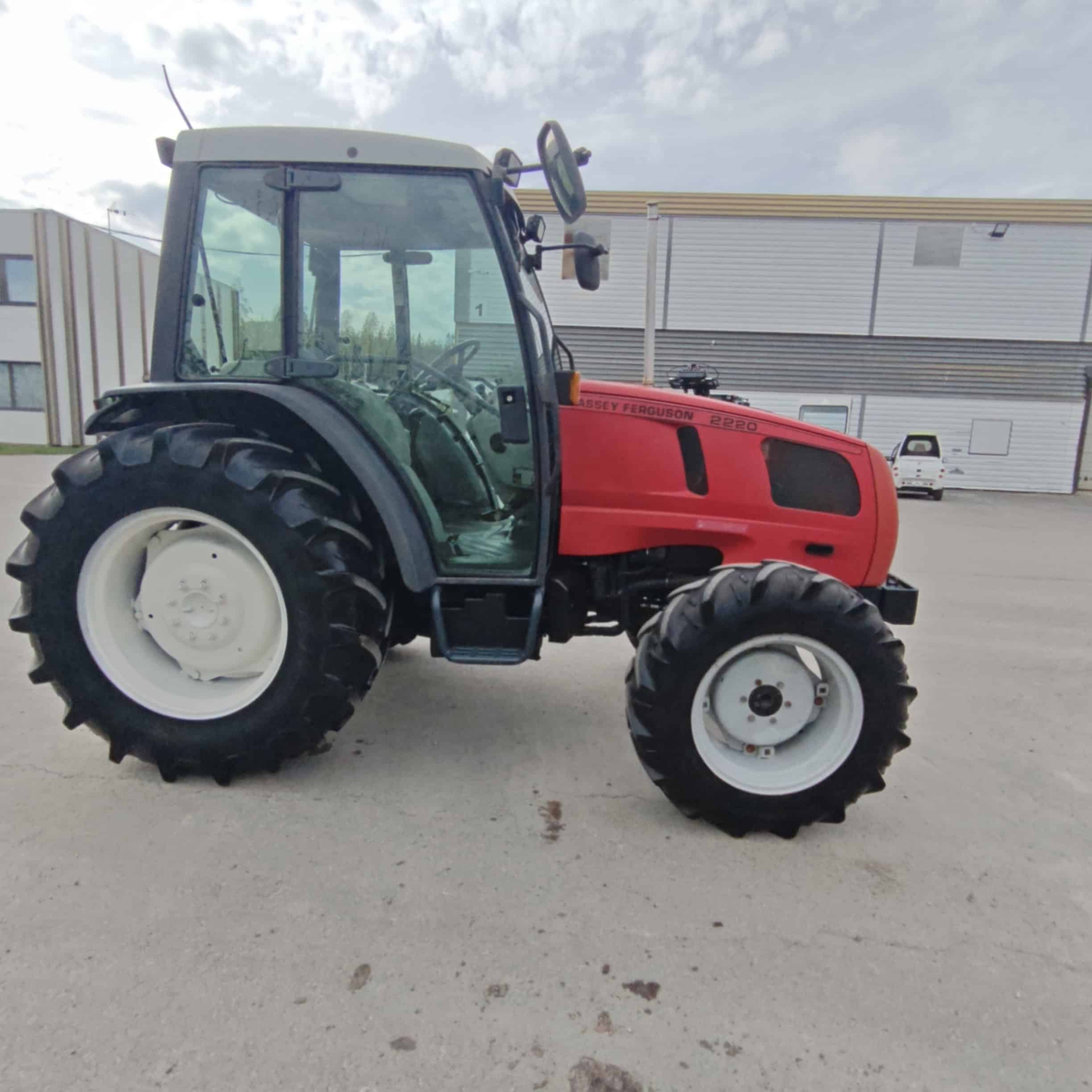 MASSEY FERGUSON MF2220 4WD Traktori - Image 6