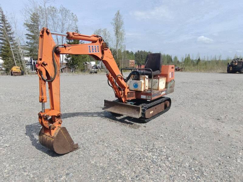 IHI IS10F2  Minikaivuri kumiteloilla