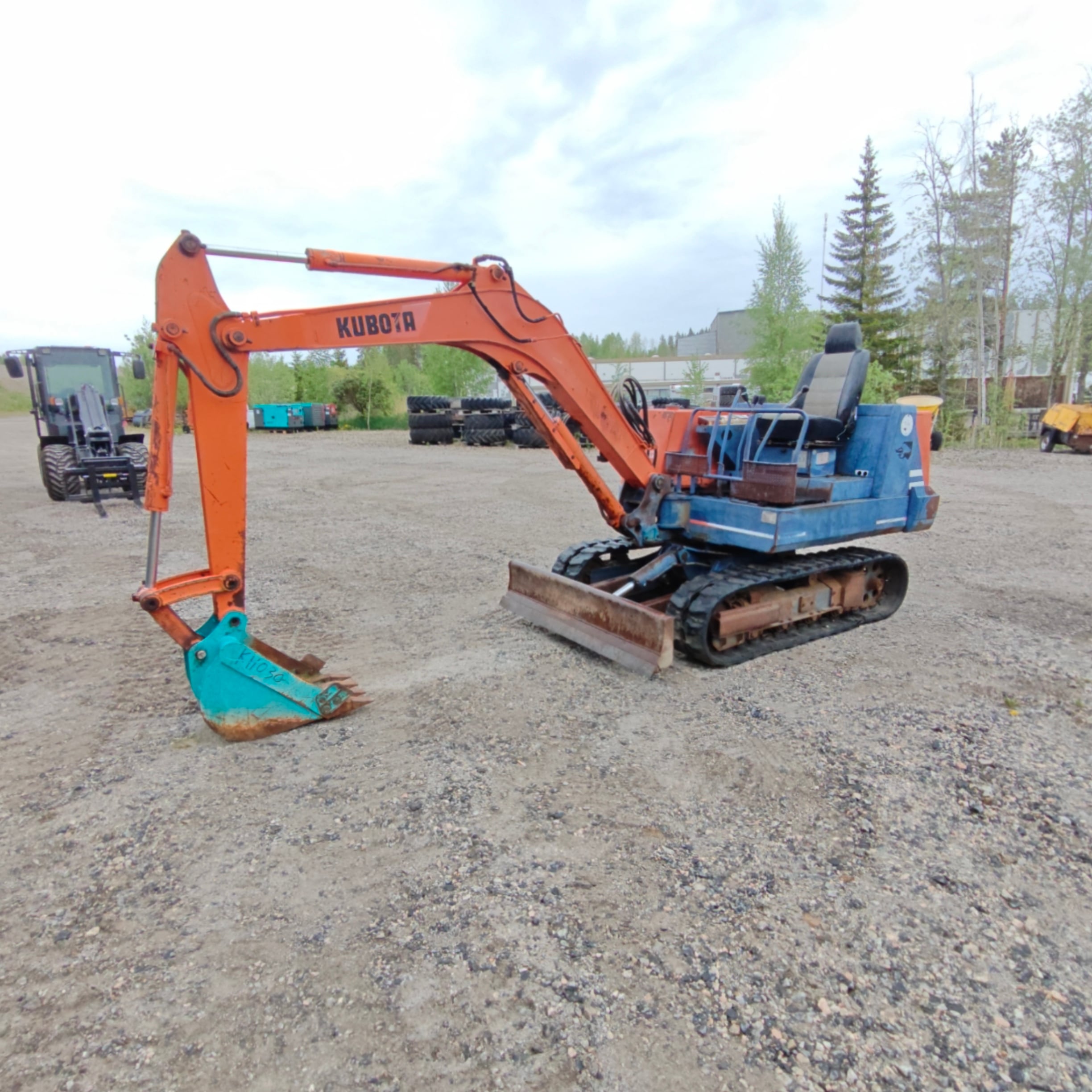 Kubota KH-030 Käytetty kumitelainen minikaivuri