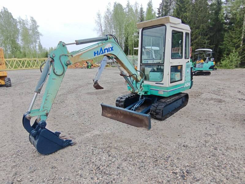 HANIX H24 Käytetty kumitelainen minikaivuri