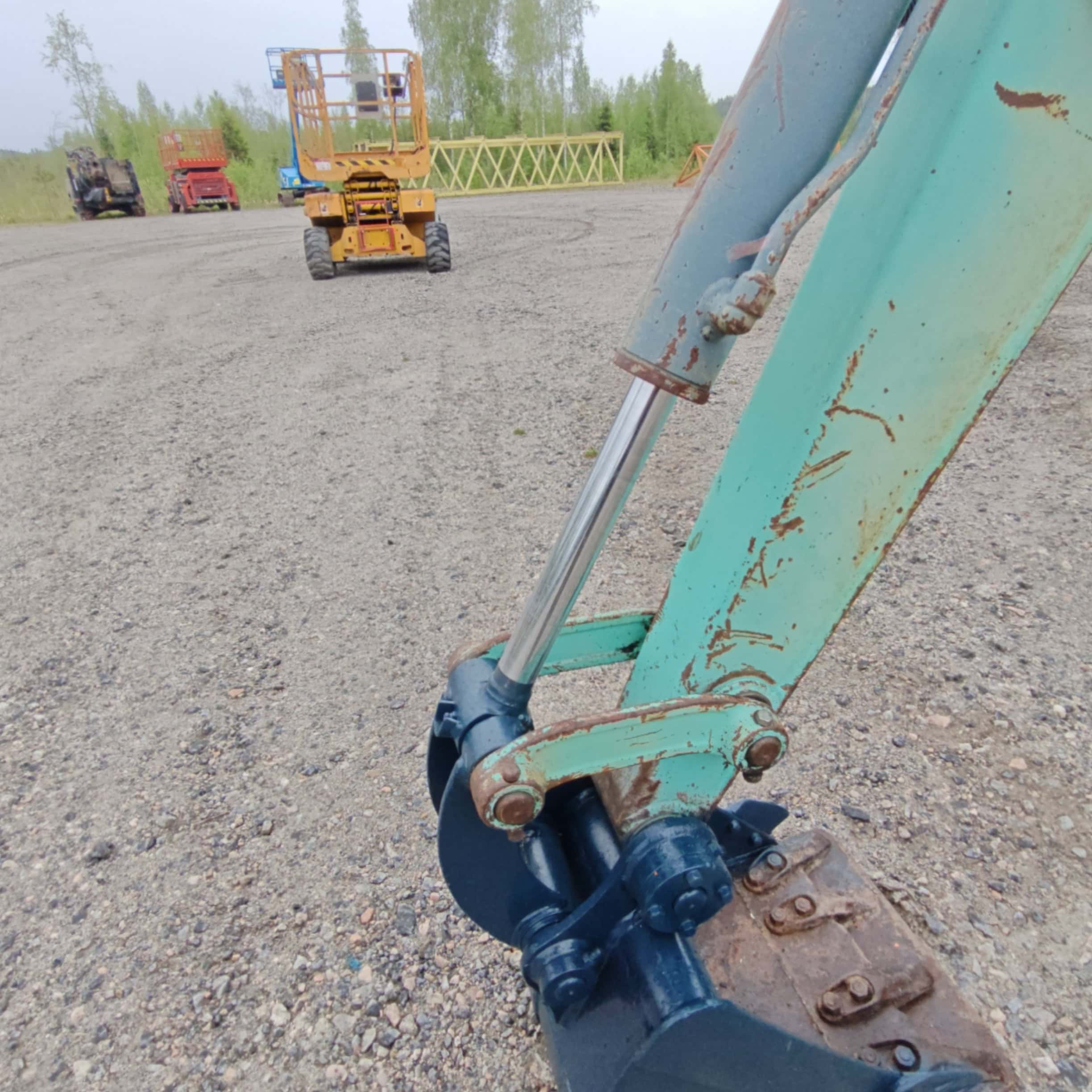 HANIX H24 Käytetty kumitelainen minikaivuri - Image 13