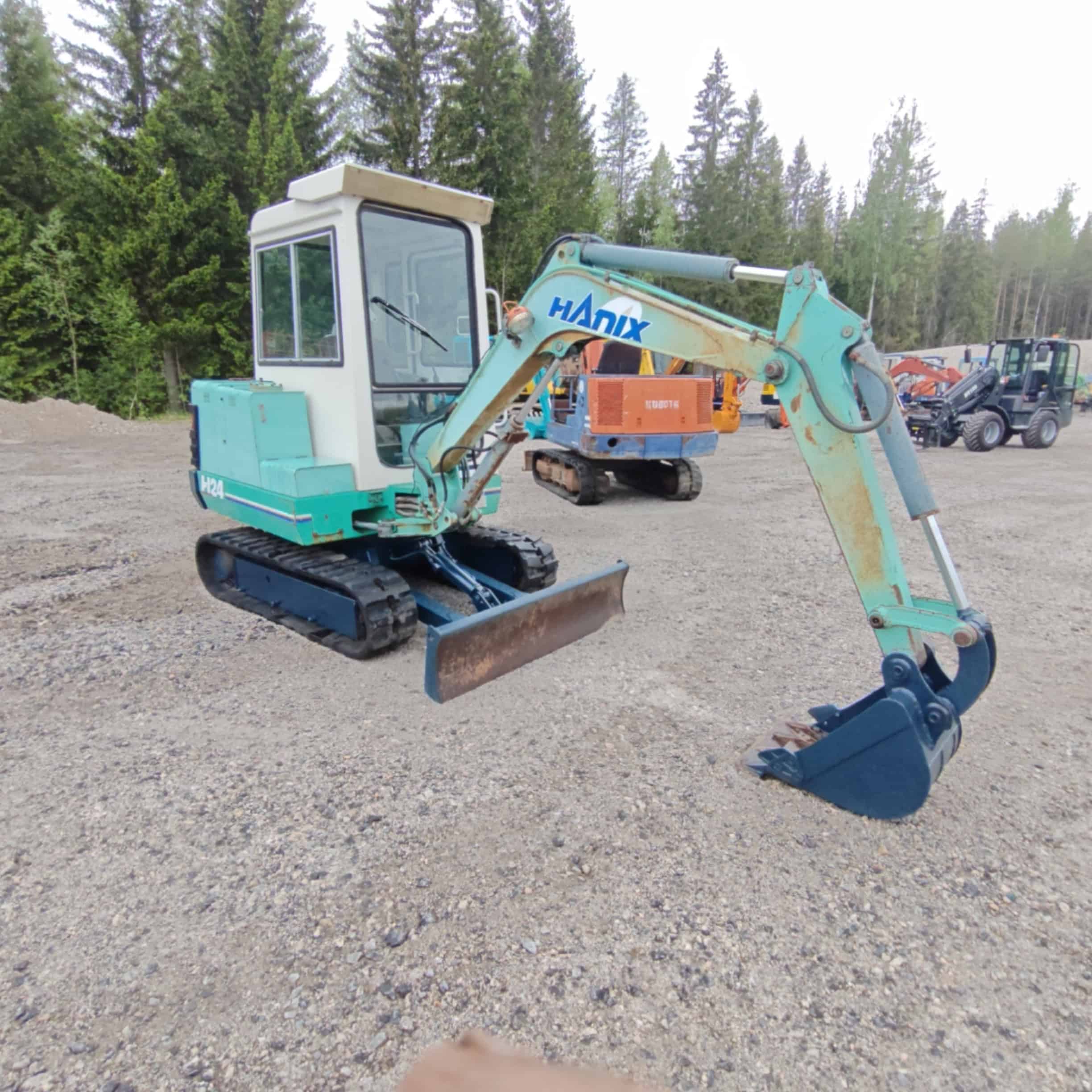 HANIX H24 Käytetty kumitelainen minikaivuri - Image 9