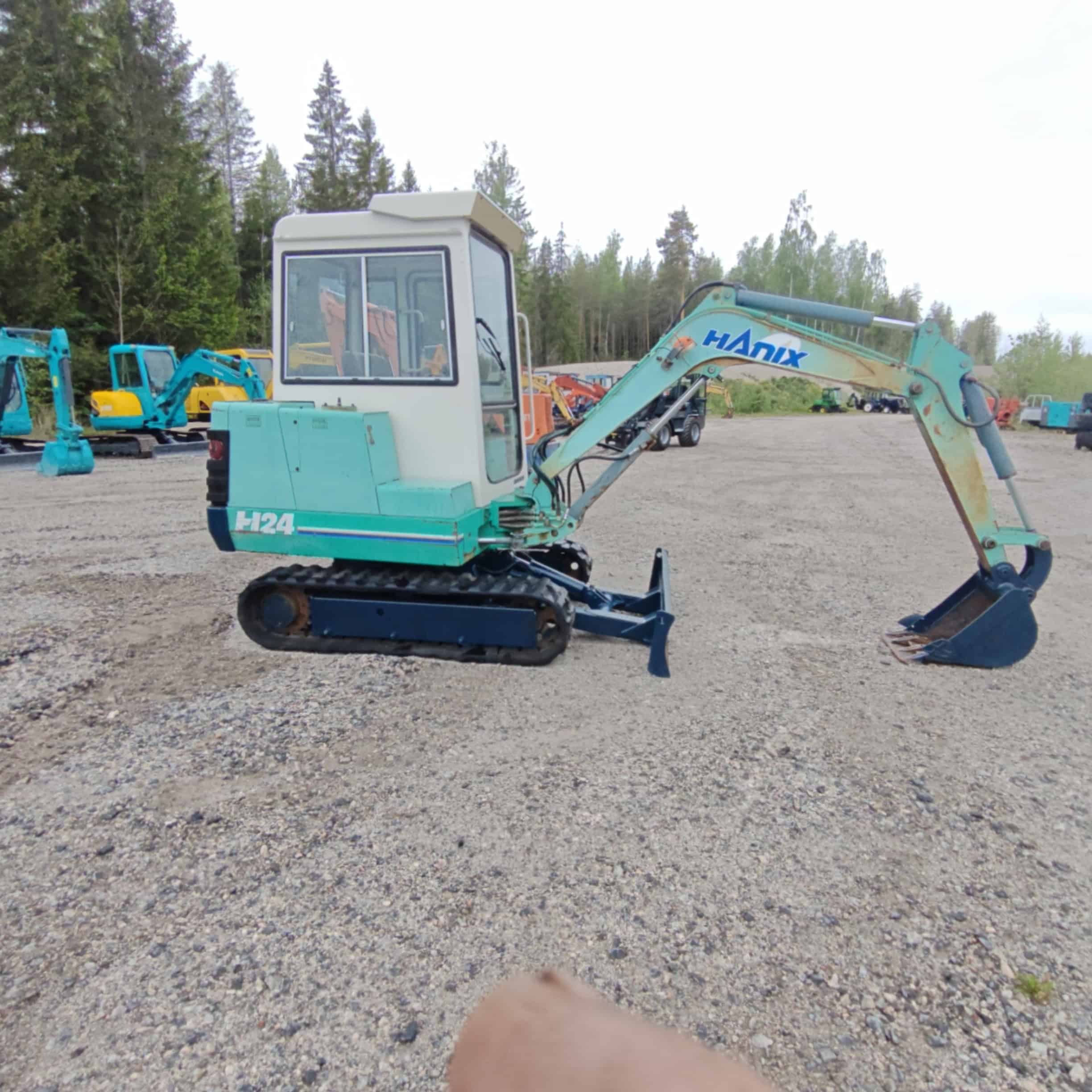 HANIX H24 Käytetty kumitelainen minikaivuri - Image 7