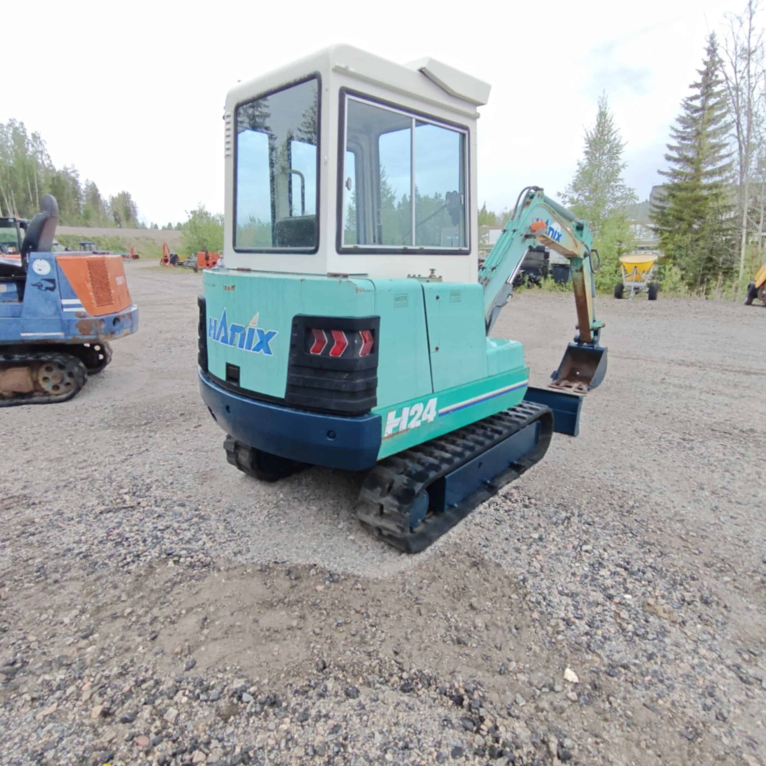 HANIX H24 Käytetty kumitelainen minikaivuri - Image 11