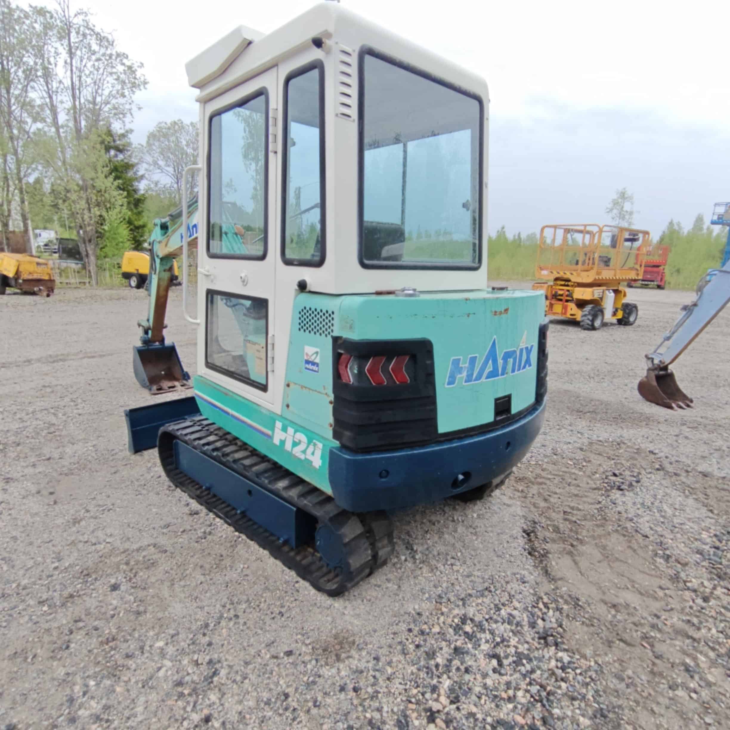 HANIX H24 Käytetty kumitelainen minikaivuri - Image 10