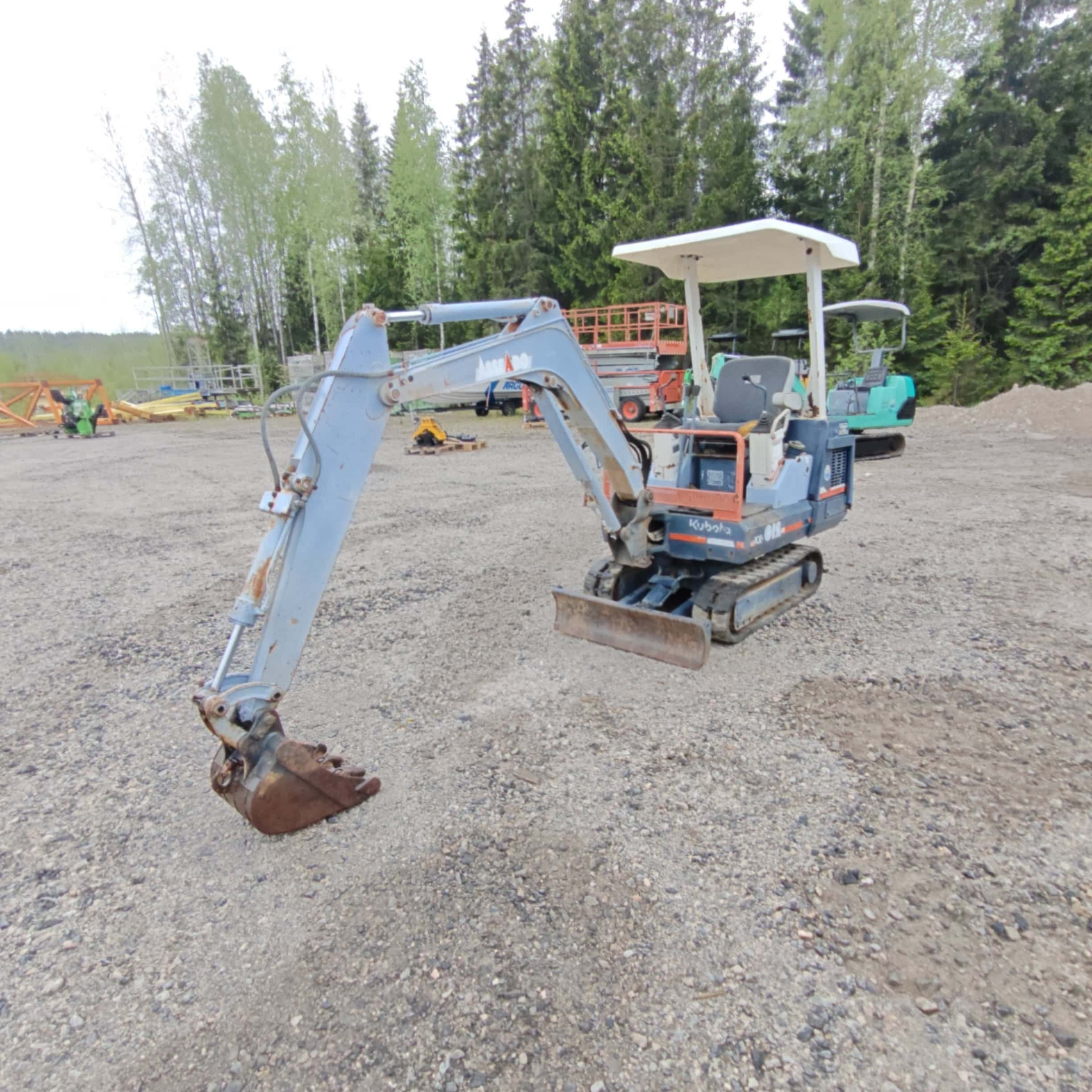 KUBOTA KX-012 Käytetty kumitelainen minikaivuri