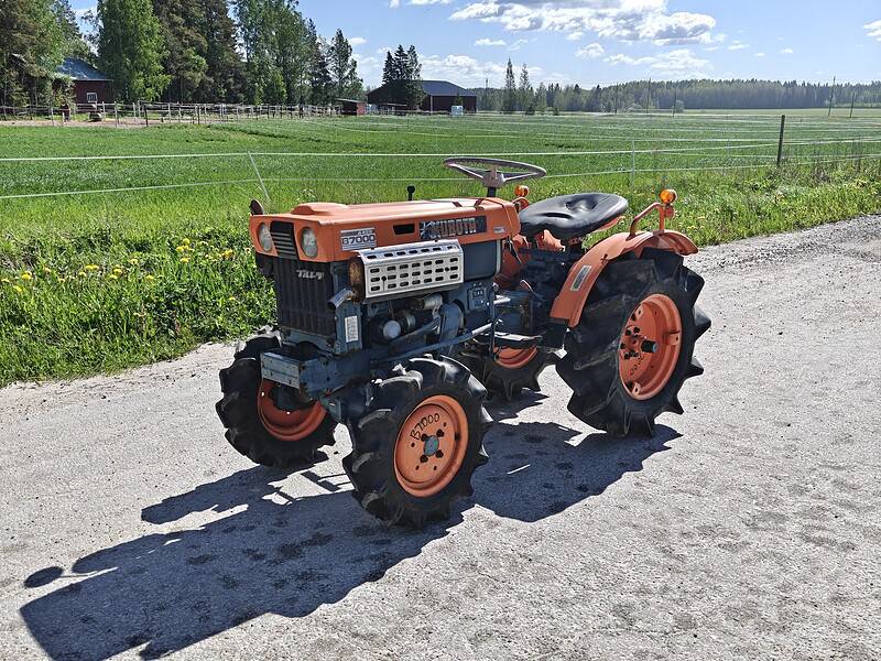 KUBOTA B7000 4WD 14hp Minitraktori (Pto)