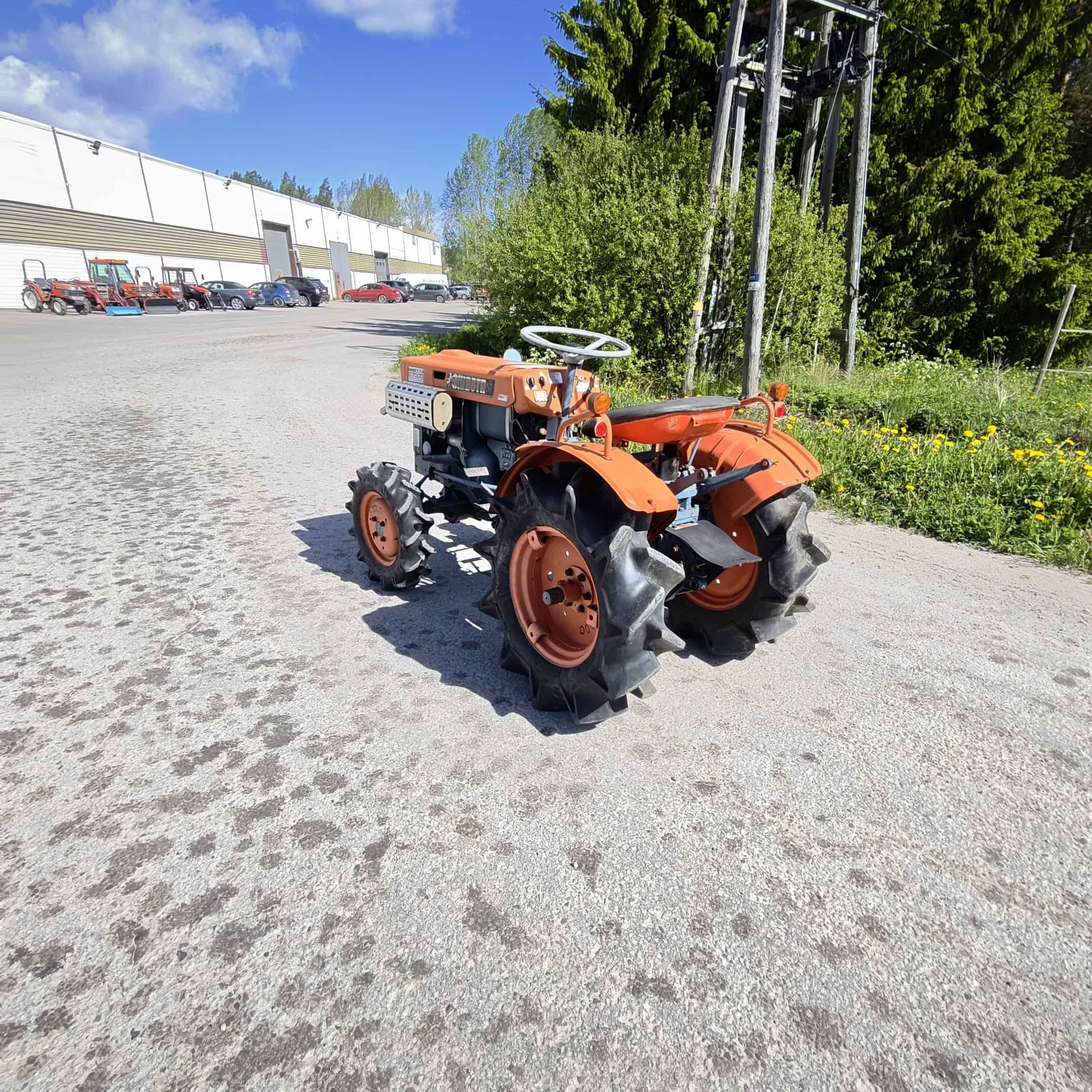 KUBOTA B7000 4WD 14hp Minitraktori (Pto) - Image 4