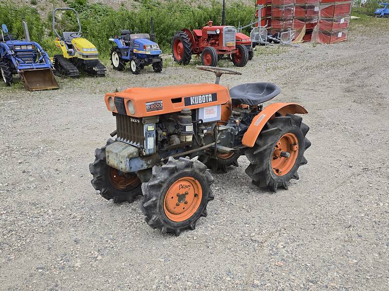 KUBOTA B6000 4WD 10,5hp Minitraktori