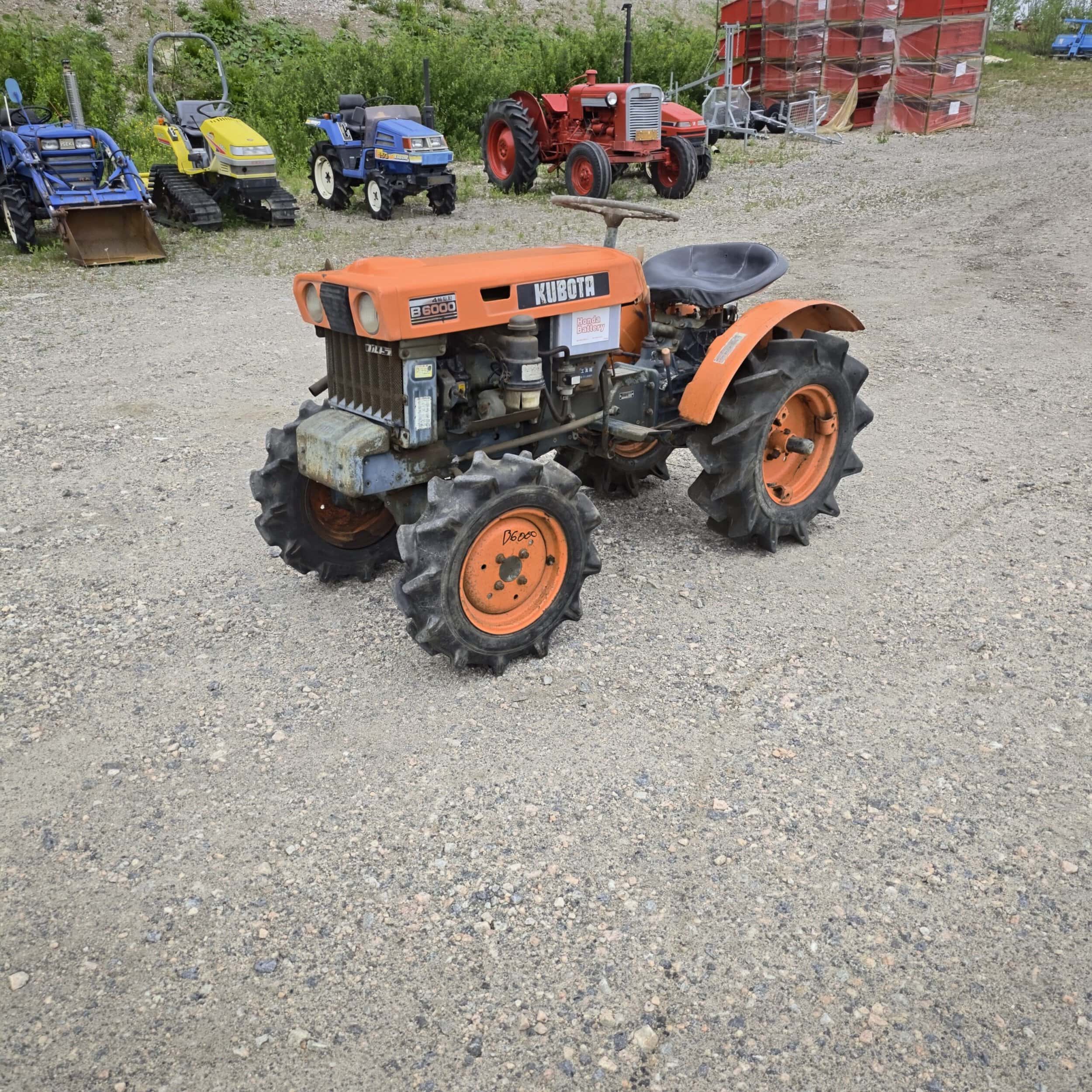 KUBOTA B6000 4WD 10,5hp Minitraktori