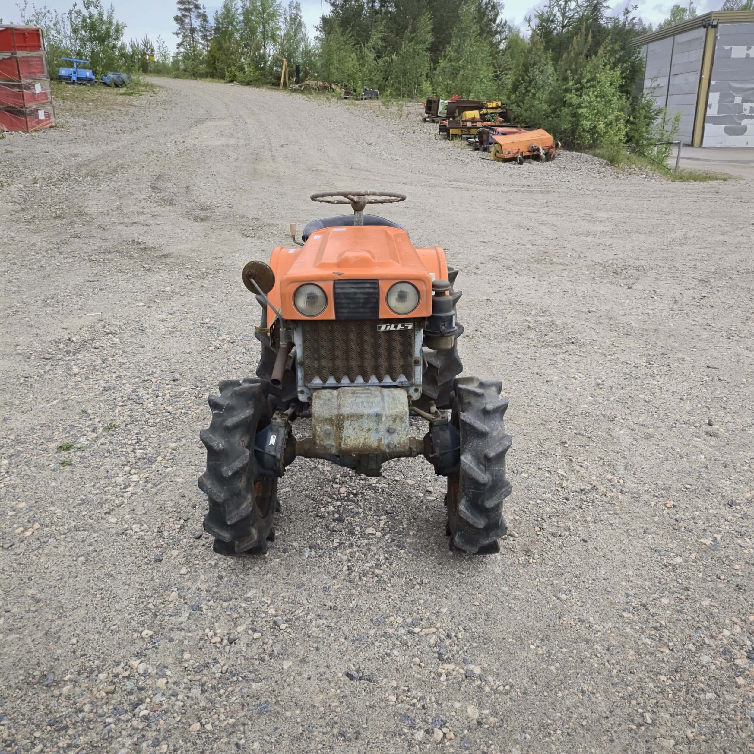 KUBOTA B6000 4WD 10,5hp Minitraktori - Image 4