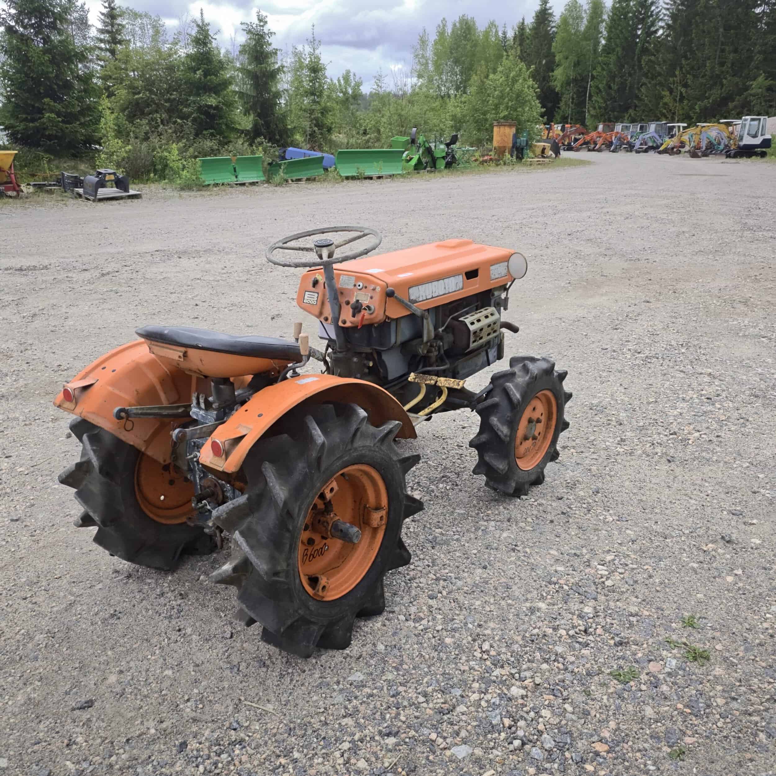 KUBOTA B6000 4WD 10,5hp Minitraktori - Image 8