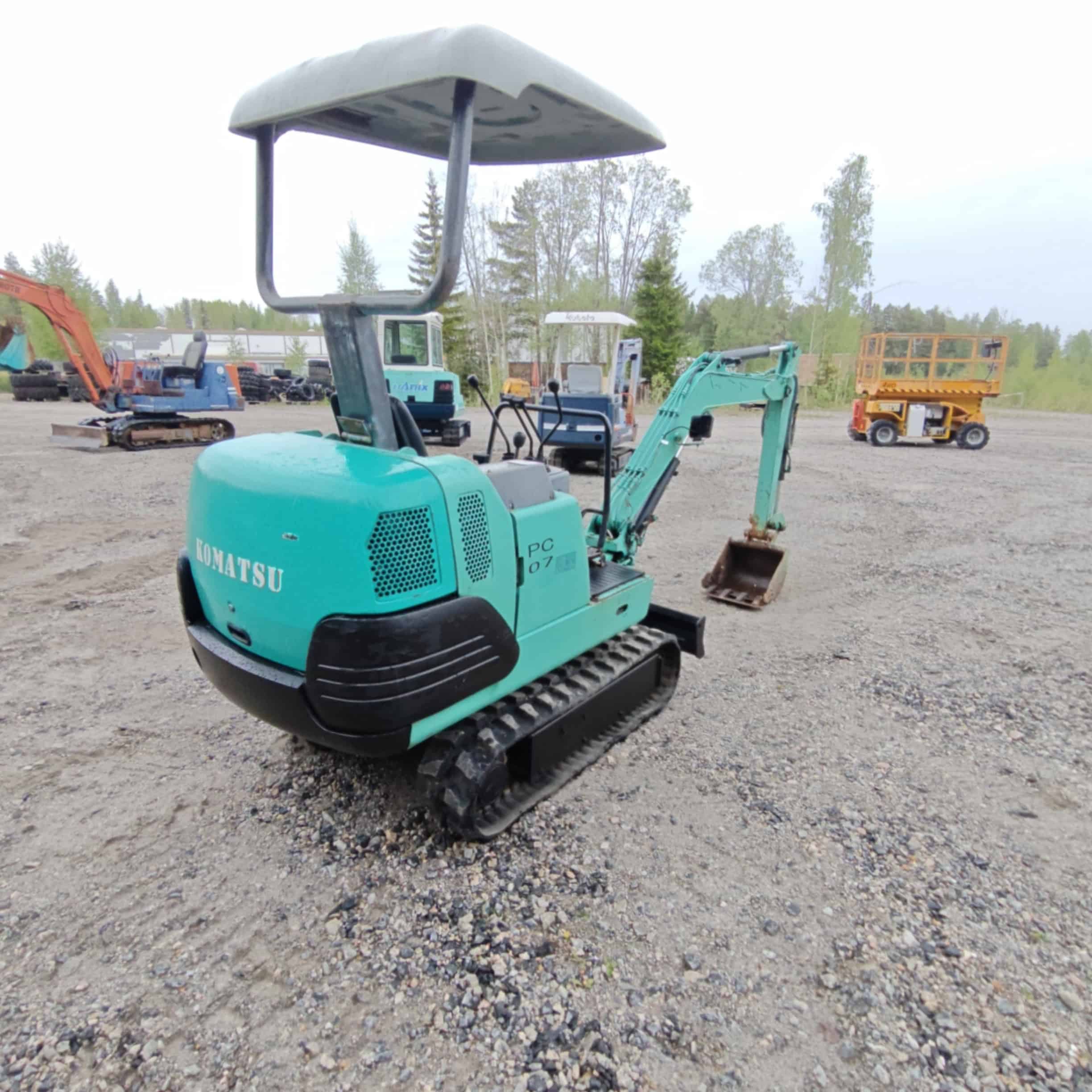 Komatsu PC07-2 Käytetty Kumitelainen minikaivuri - Image 11