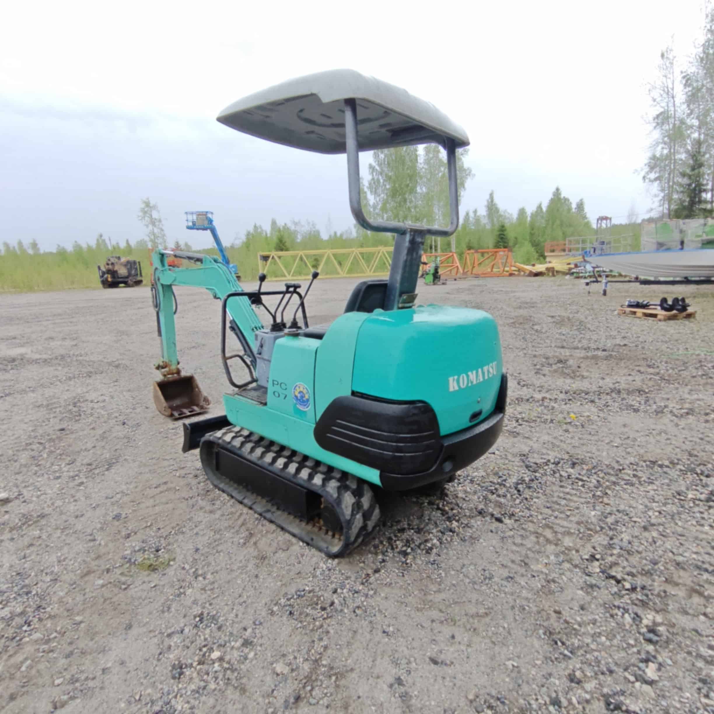 Komatsu PC07-2 Käytetty Kumitelainen minikaivuri - Image 10