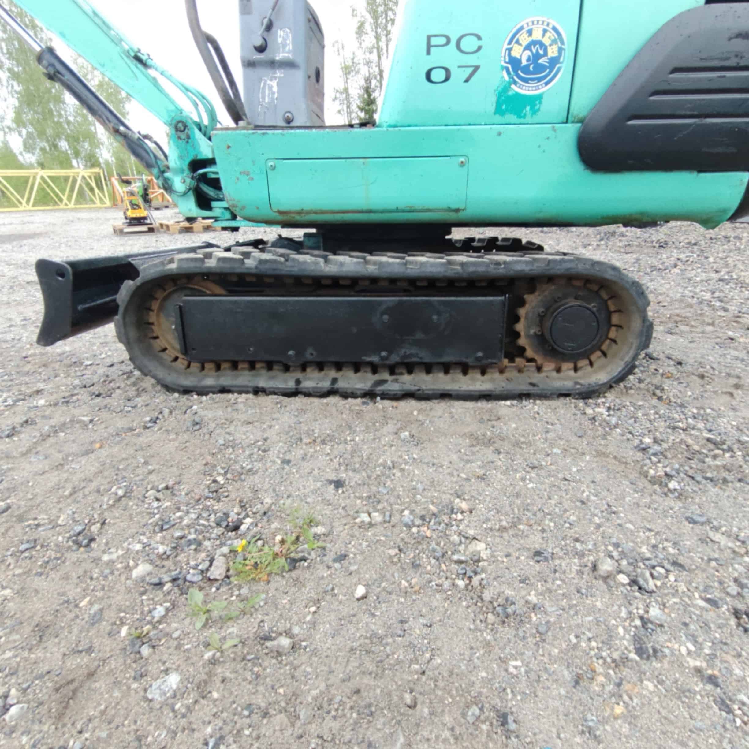 Komatsu PC07-2 Käytetty Kumitelainen minikaivuri - Image 18