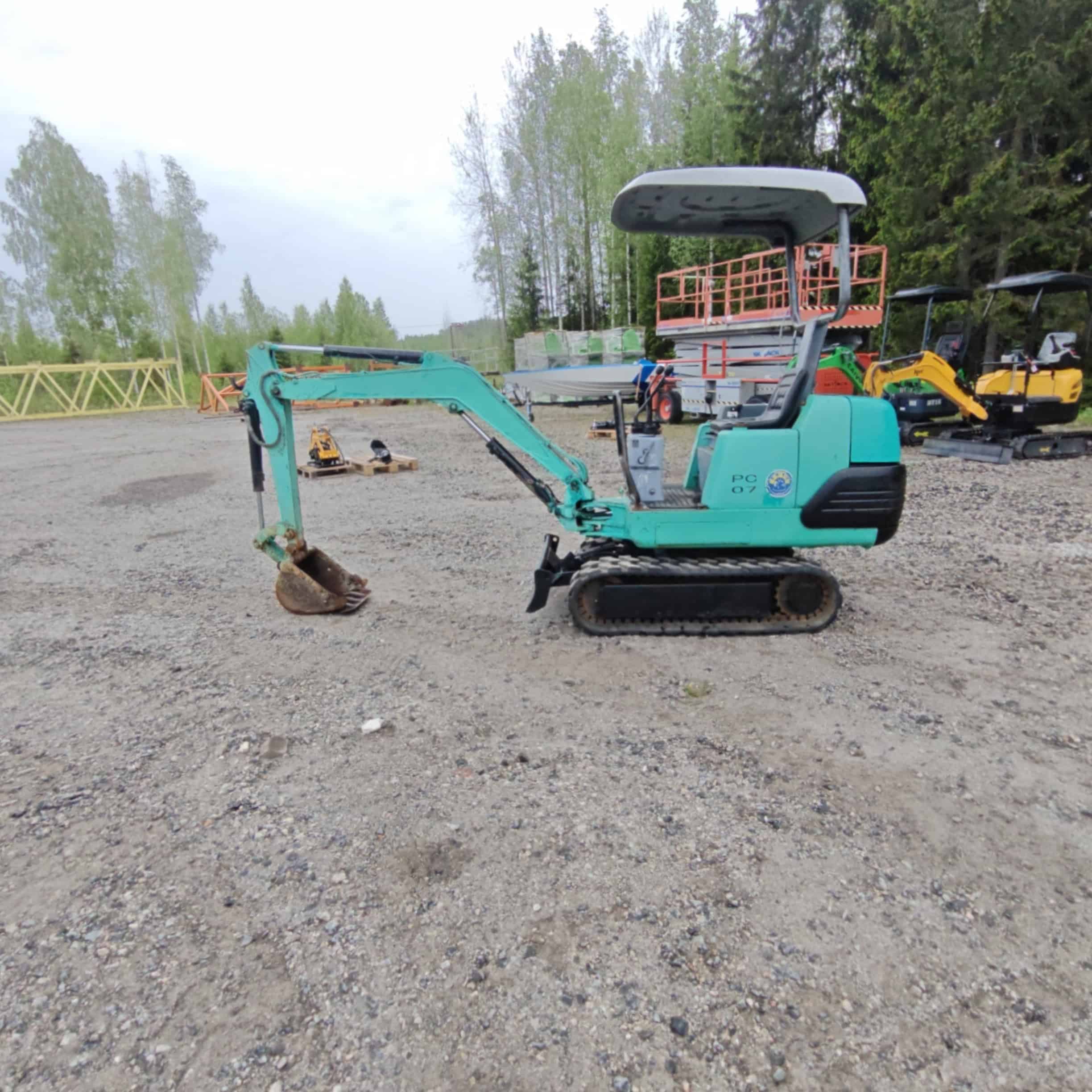 Komatsu PC07-2 Käytetty Kumitelainen minikaivuri - Image 7