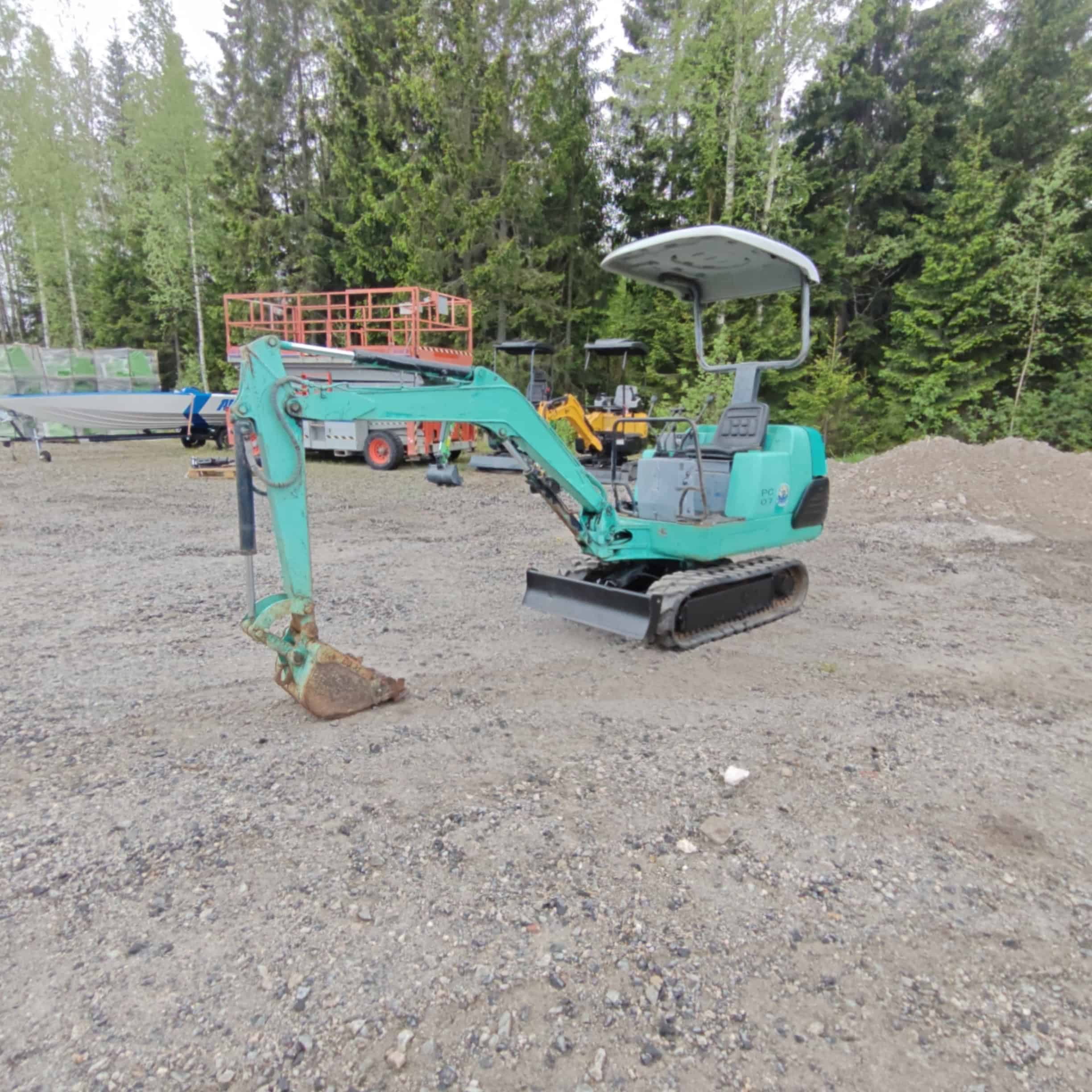 Komatsu PC07-2 Käytetty Kumitelainen minikaivuri