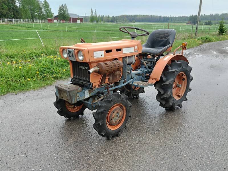 KUBOTA 4WD B5001 10hp Minitraktori (Pto)