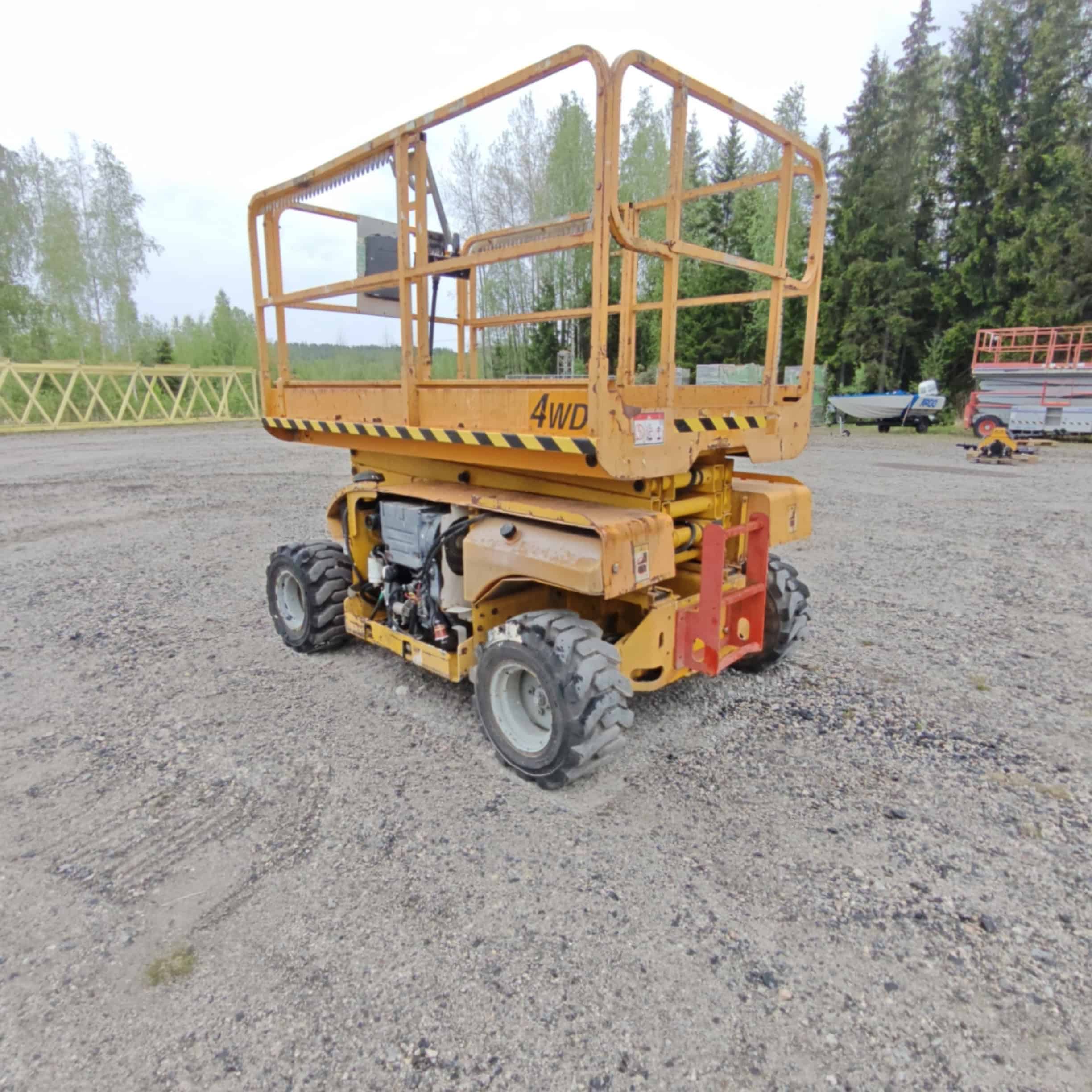 Haulotte Compact 10DX 4x4 Diesel saksilavanostin - Image 7