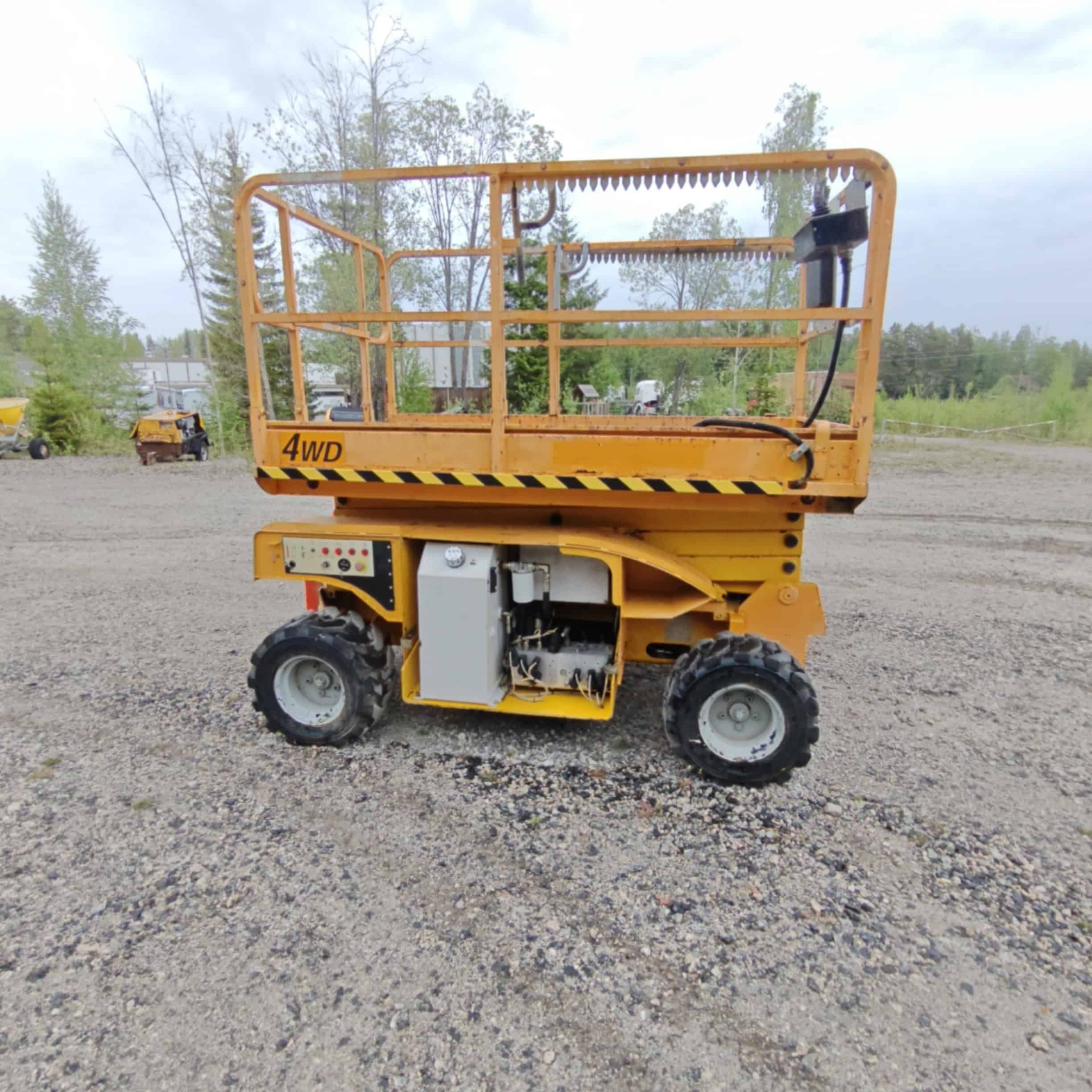 Haulotte Compact 10DX 4x4 Diesel saksilavanostin - Image 3