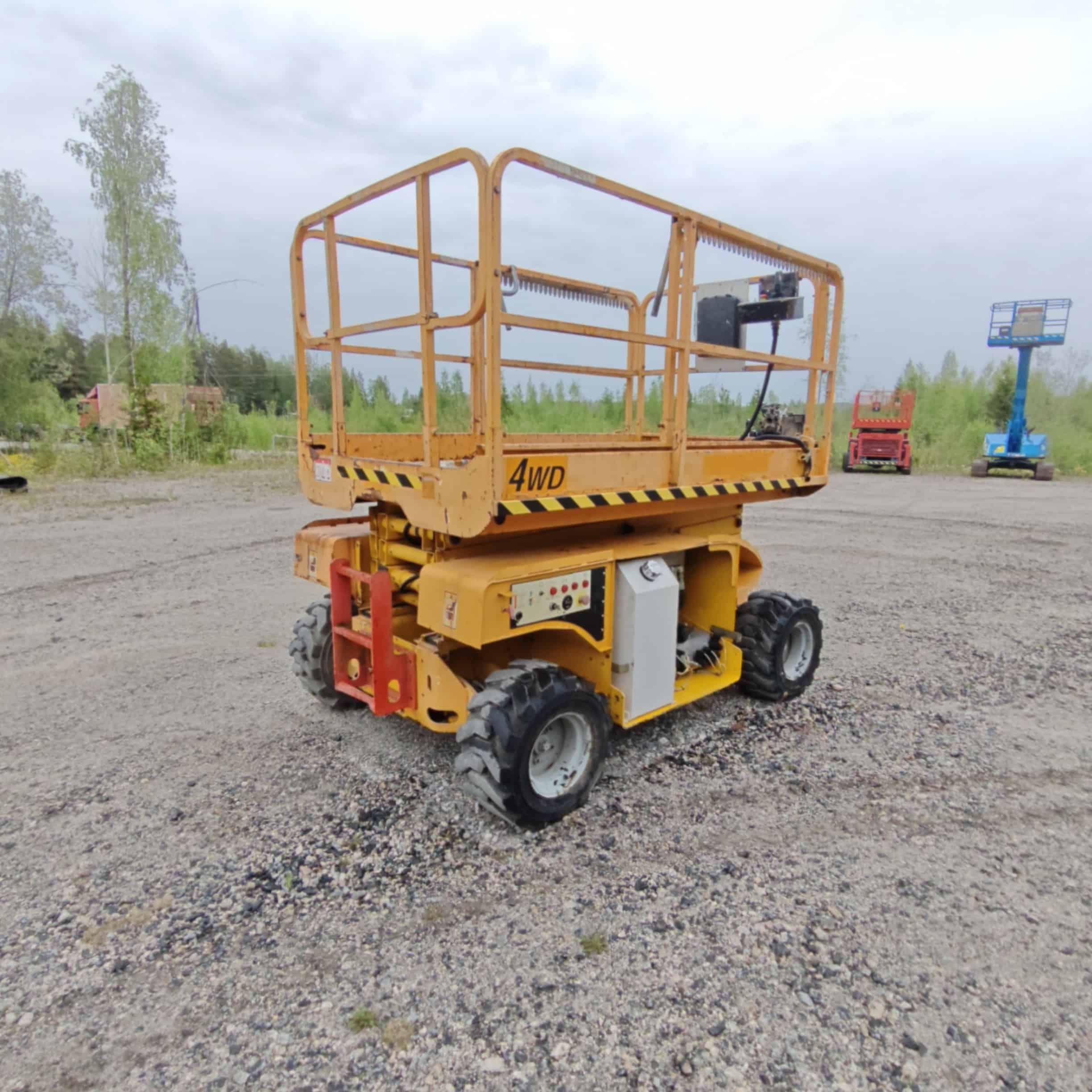 Haulotte Compact 10DX 4x4 Diesel saksilavanostin - Image 4