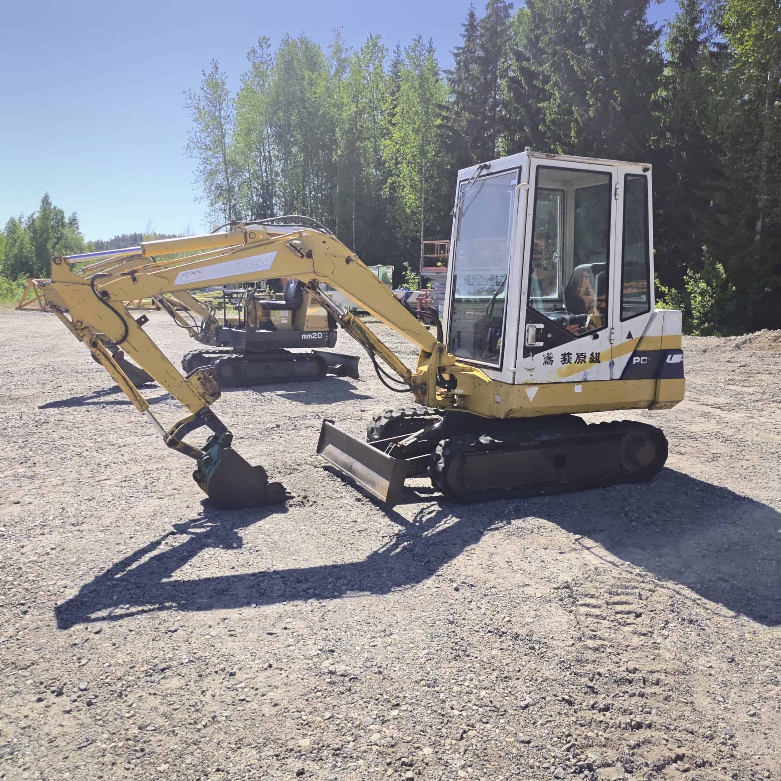 Komatsu PC15-2 Kumitelainen minikaivuri - Image 9