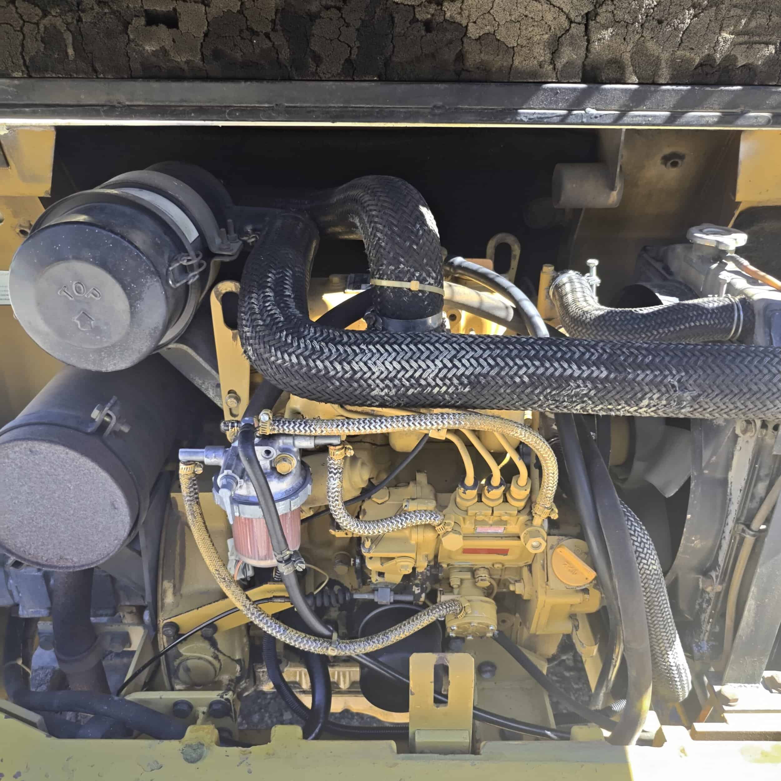 Komatsu PC15-2 Kumitelainen minikaivuri - Image 16
