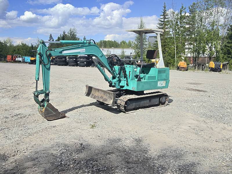 Hanix N250 Rautatelainen minikaivuri
