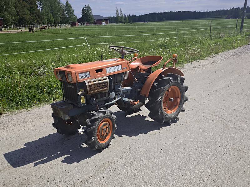 KUBOTA B5000 4WD 10hp Minitraktori