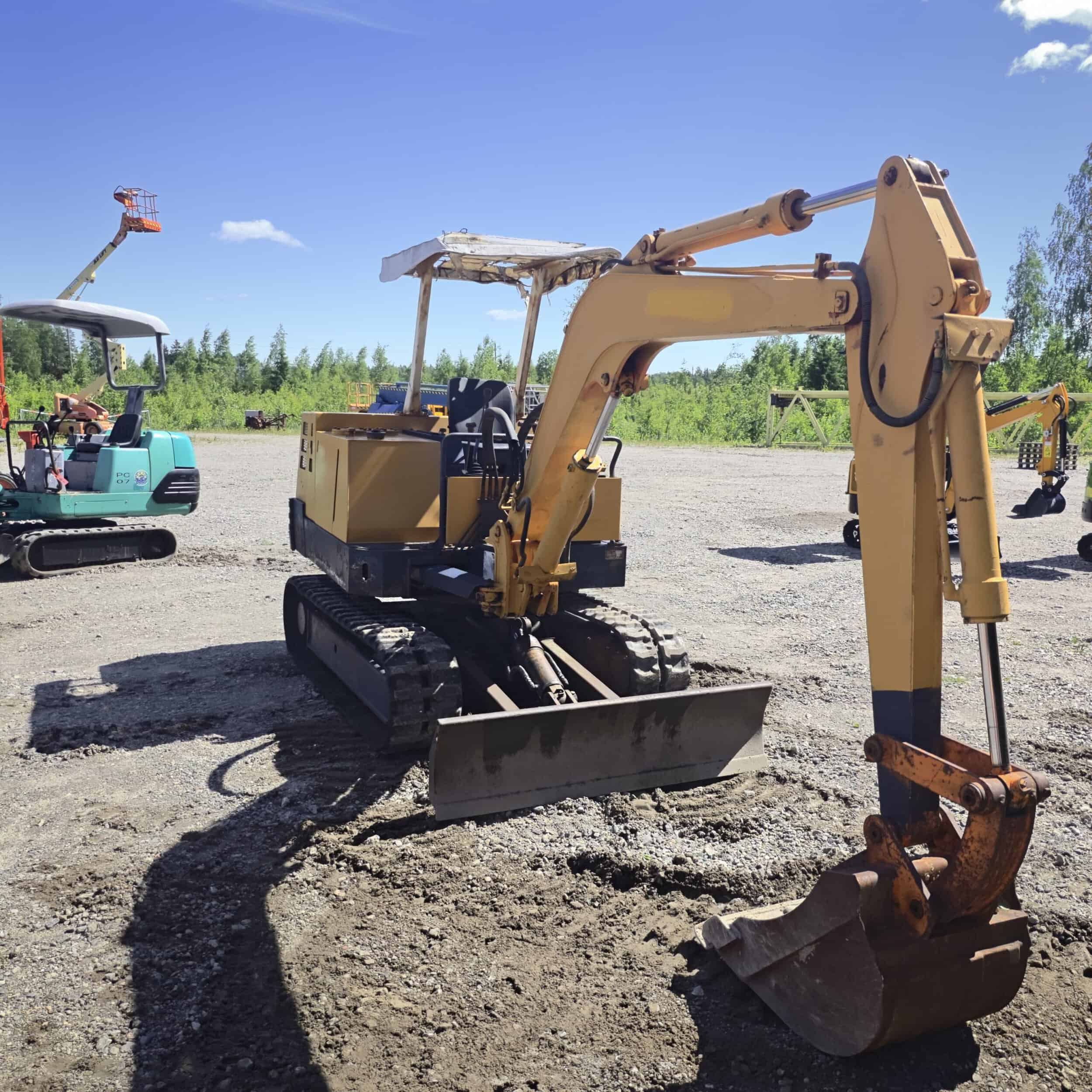 TAKEUCHI TB350 Kumitelainen minikaivuri - Image 7