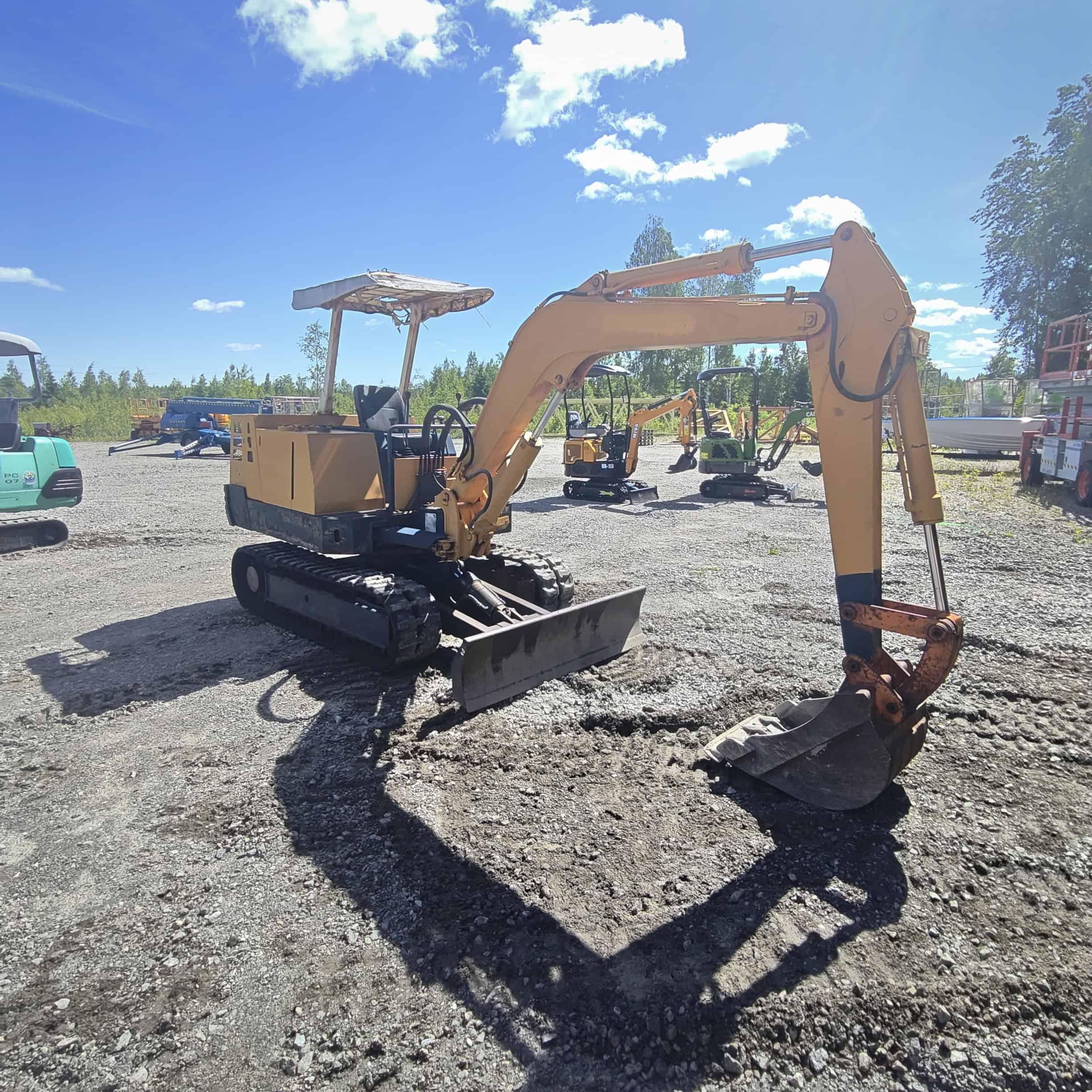 TAKEUCHI TB350 Kumitelainen minikaivuri - Image 3