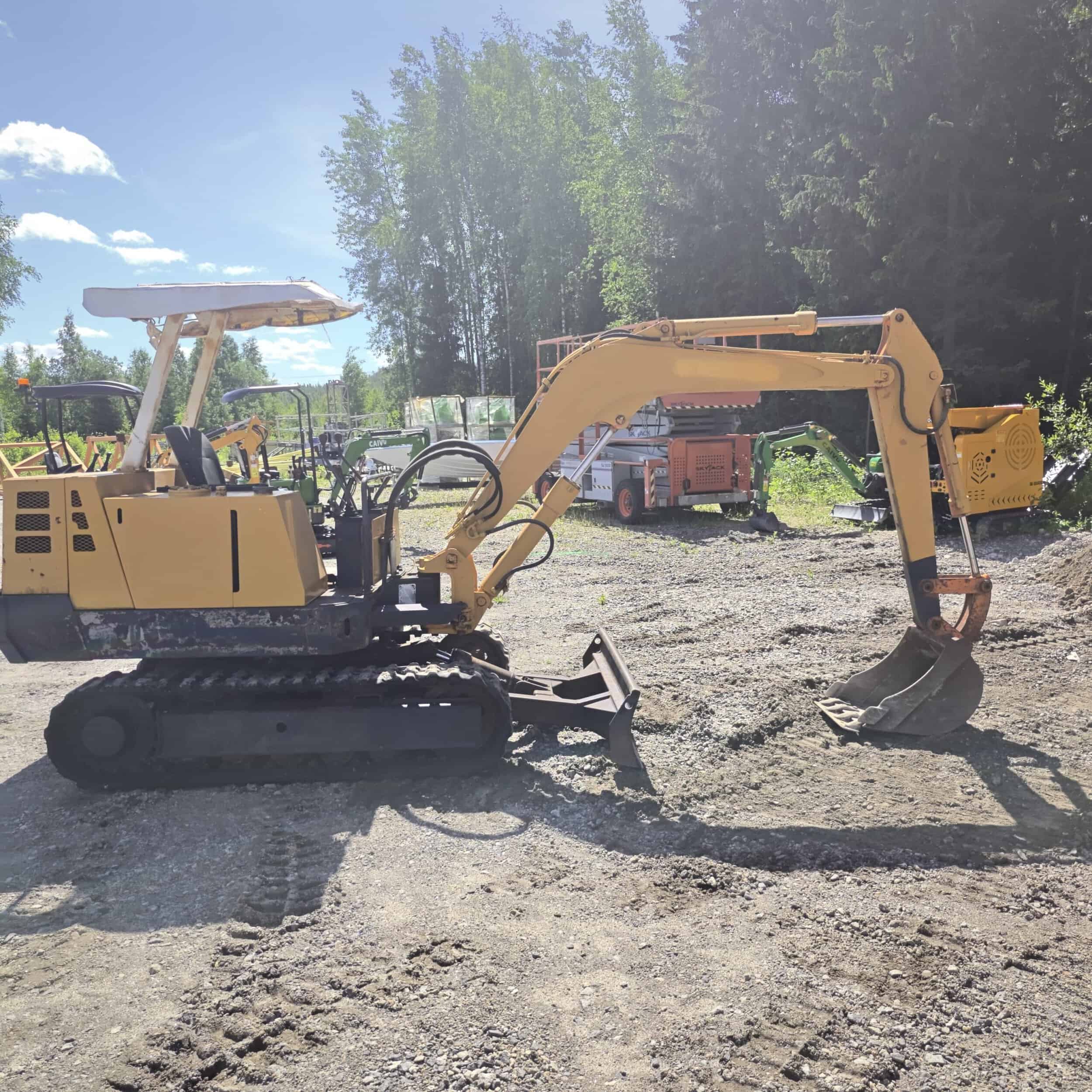 TAKEUCHI TB350 Kumitelainen minikaivuri - Image 4