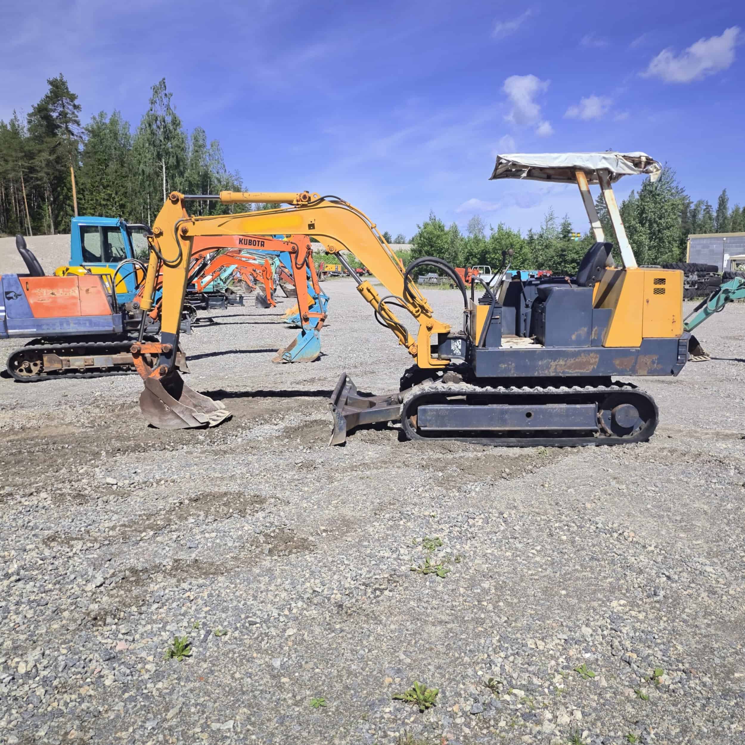 TAKEUCHI TB350 Kumitelainen minikaivuri - Image 6