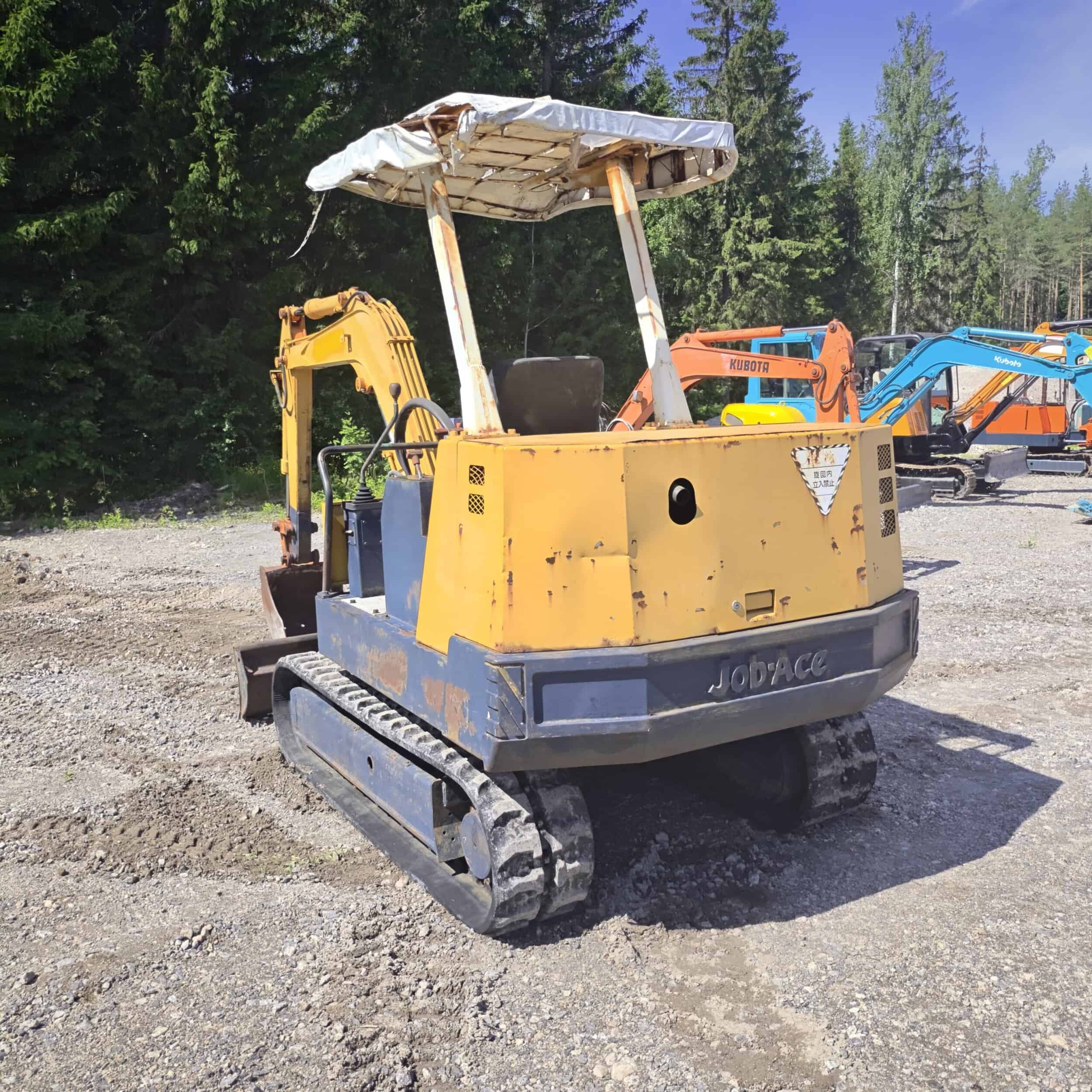 TAKEUCHI TB350 Kumitelainen minikaivuri - Image 8